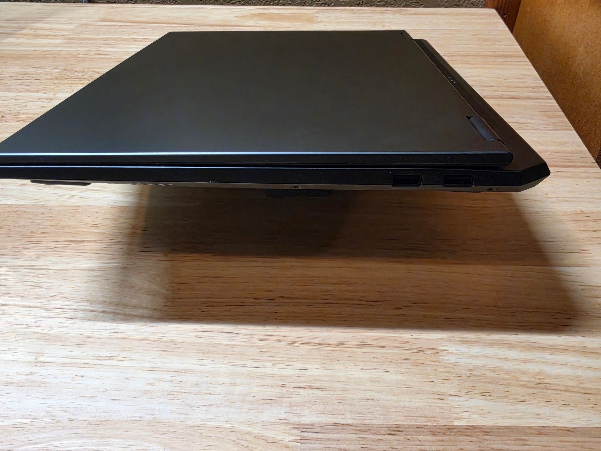 ASUS - TUF Gaming A16 16" 165Hz - AMD Ryzen 9 270 - 32GB RAM - NVIDIA GeForce RTX 5070  2TB SSD