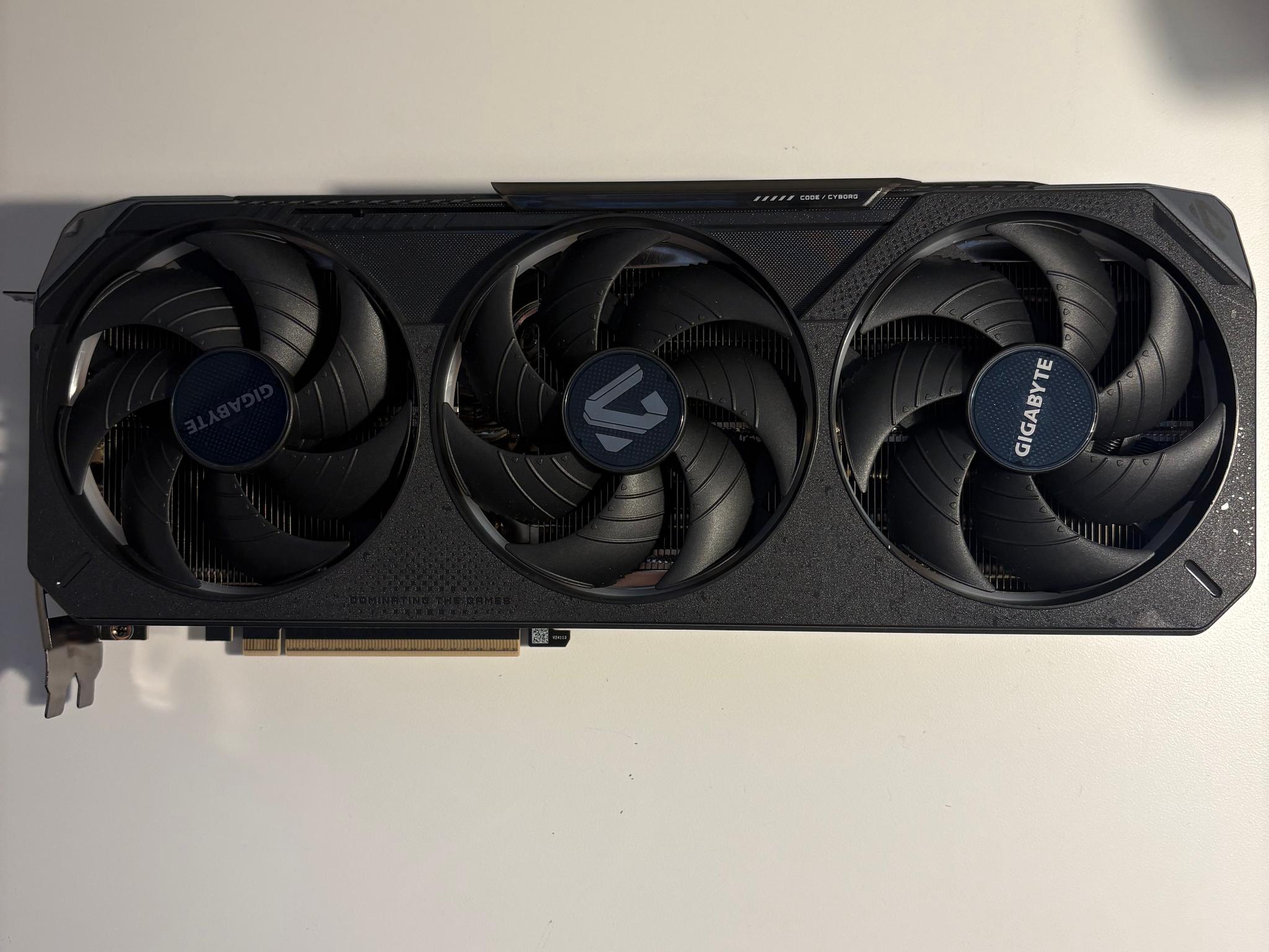 GIGABYTE GeForce RTX 5070 GAMING OC 12G