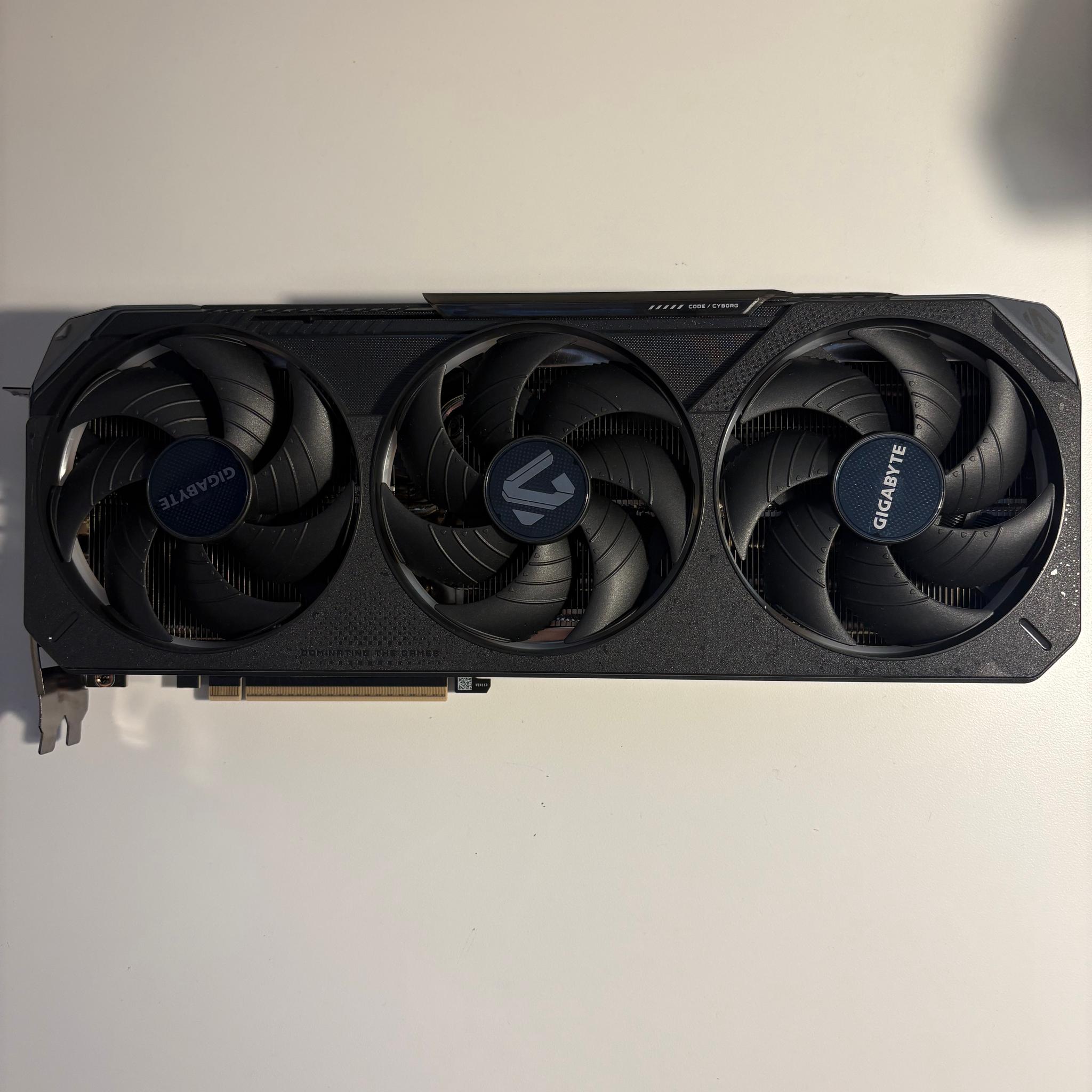 GIGABYTE GeForce RTX 5070 GAMING OC 12G