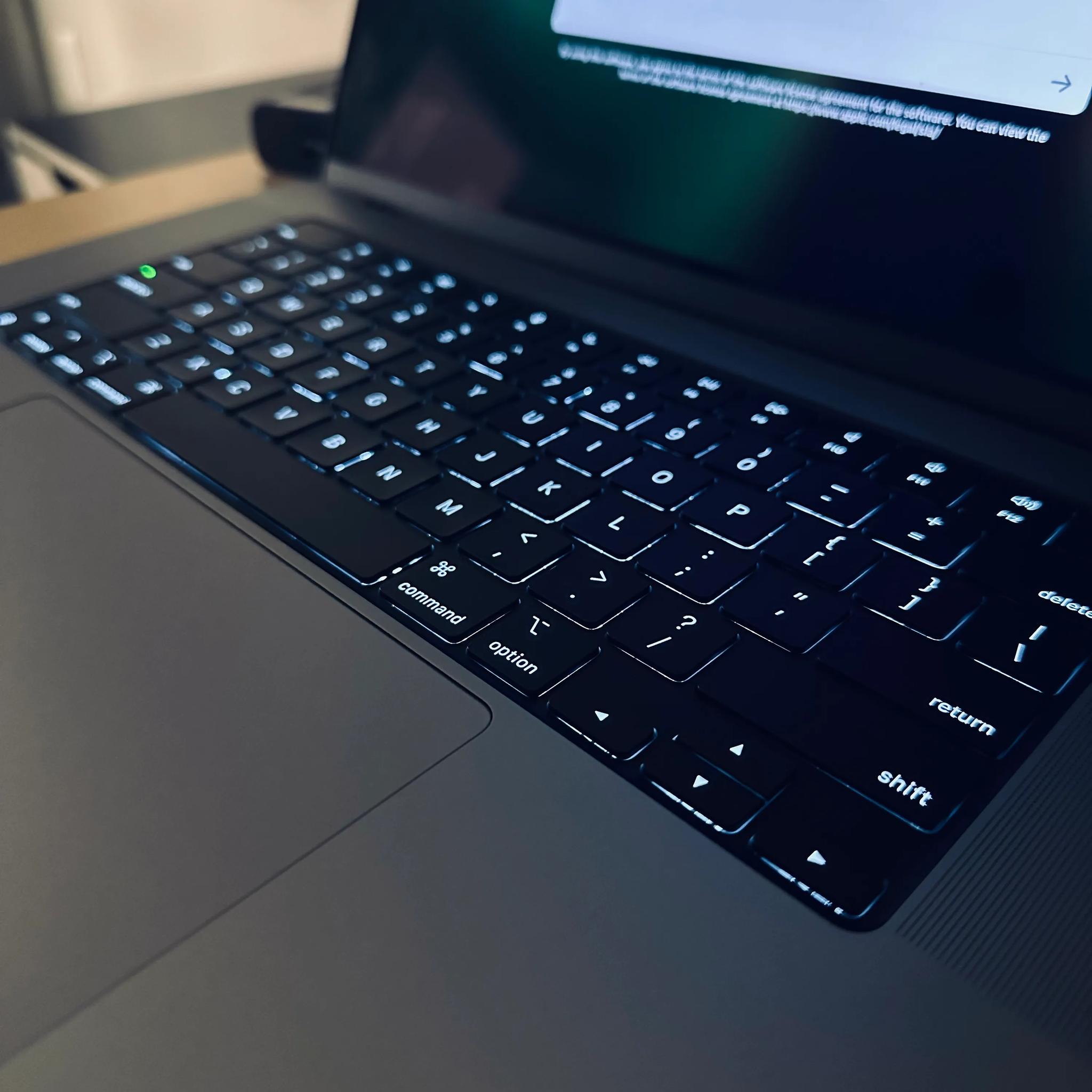 *Like New* 16" MacBook M1 Pro (2021)