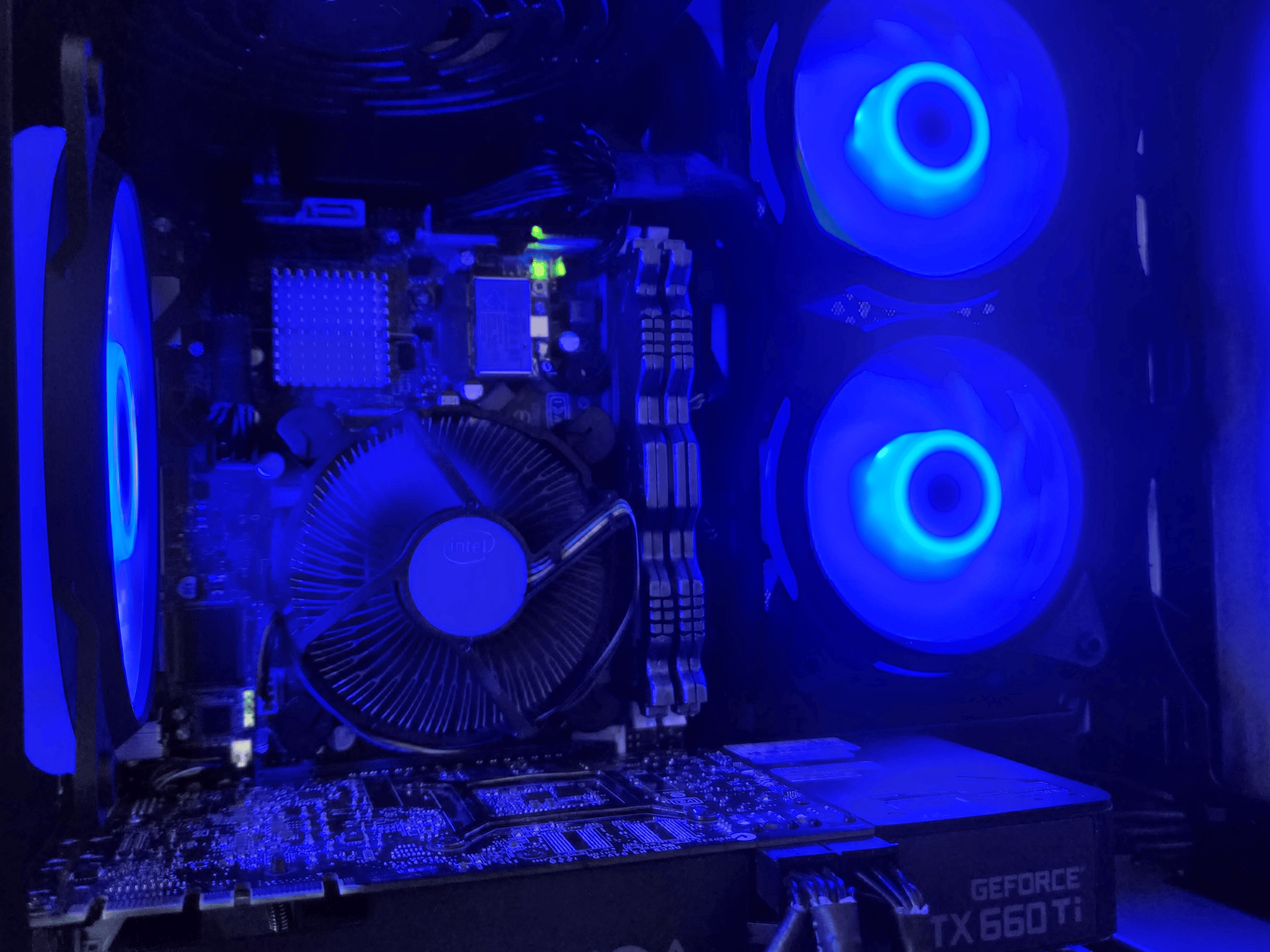 Intel Core i7 2600 // EVGA GeForce GTX 660 Ti // 16GB 1600MHz