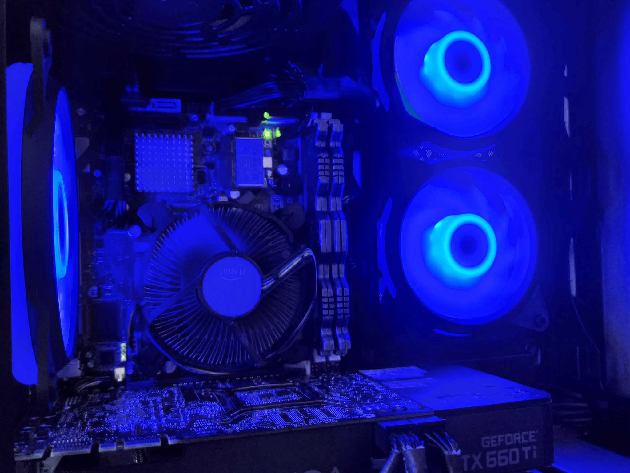Intel Core i7 2600 // EVGA GeForce GTX 660 Ti // 16GB 1600MHz