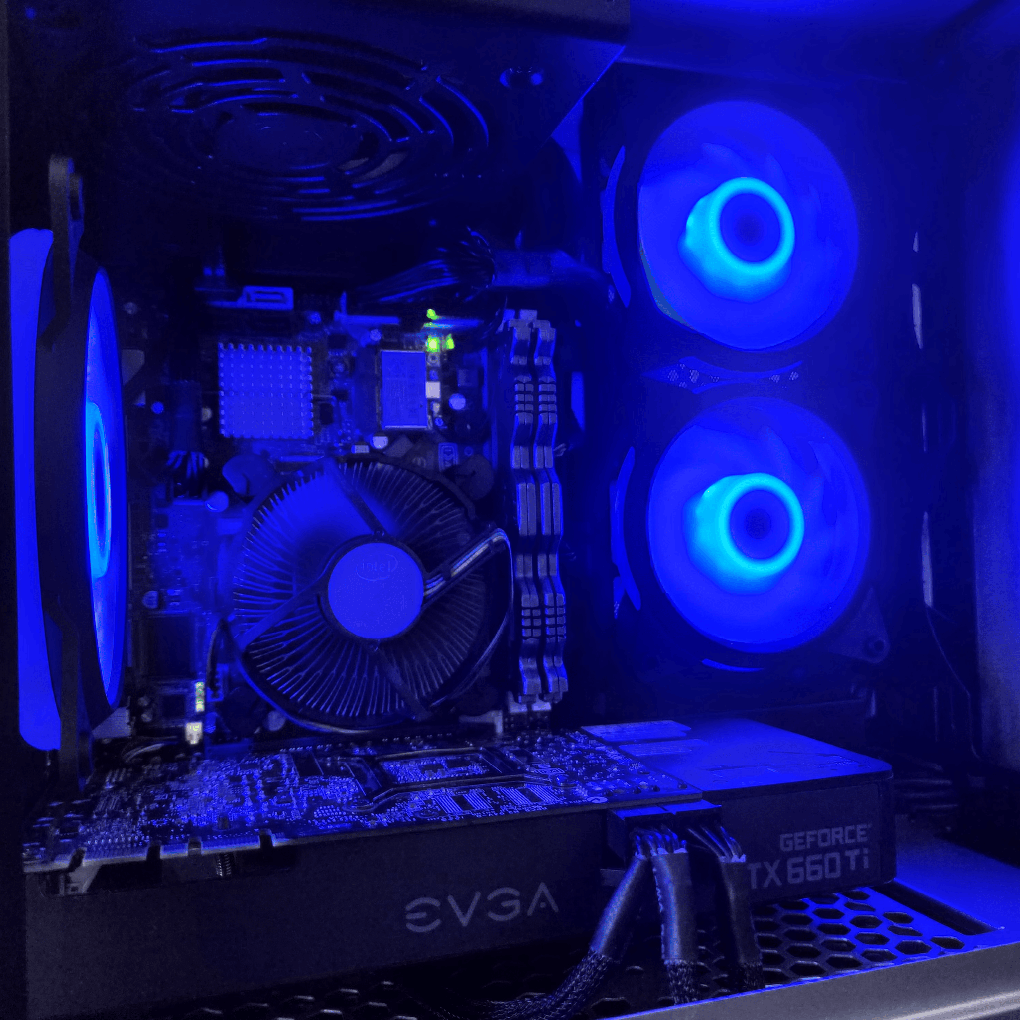 Intel Core i7 2600 // EVGA GeForce GTX 660 Ti // 16GB 1600MHz
