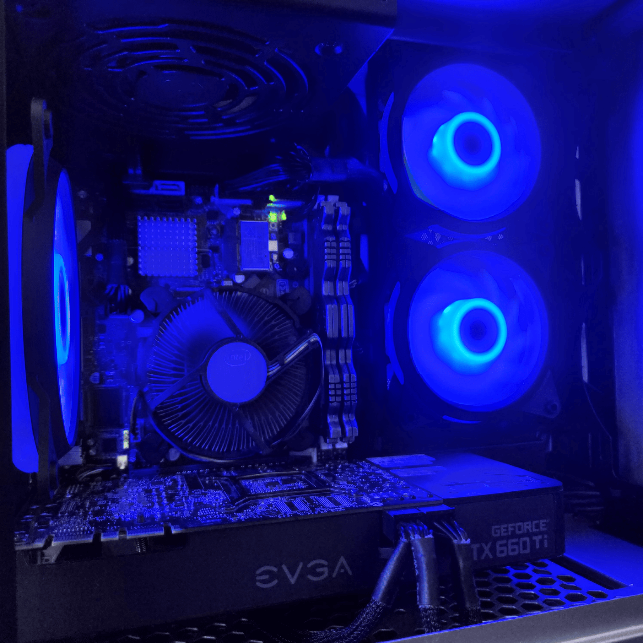 Intel Core i7 2600 // EVGA GeForce GTX 660 Ti // 16GB 1600MHz