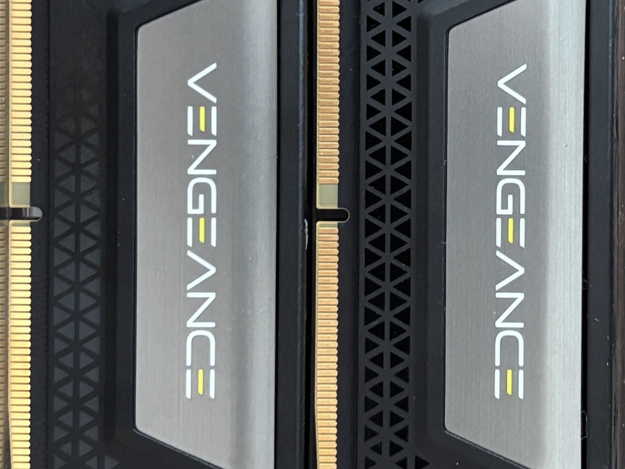 Corsair Vengeance DDR5 XMP-only 32GB (2x16) 6kMT/s 30-36-36-76 (Blk - no RGB)