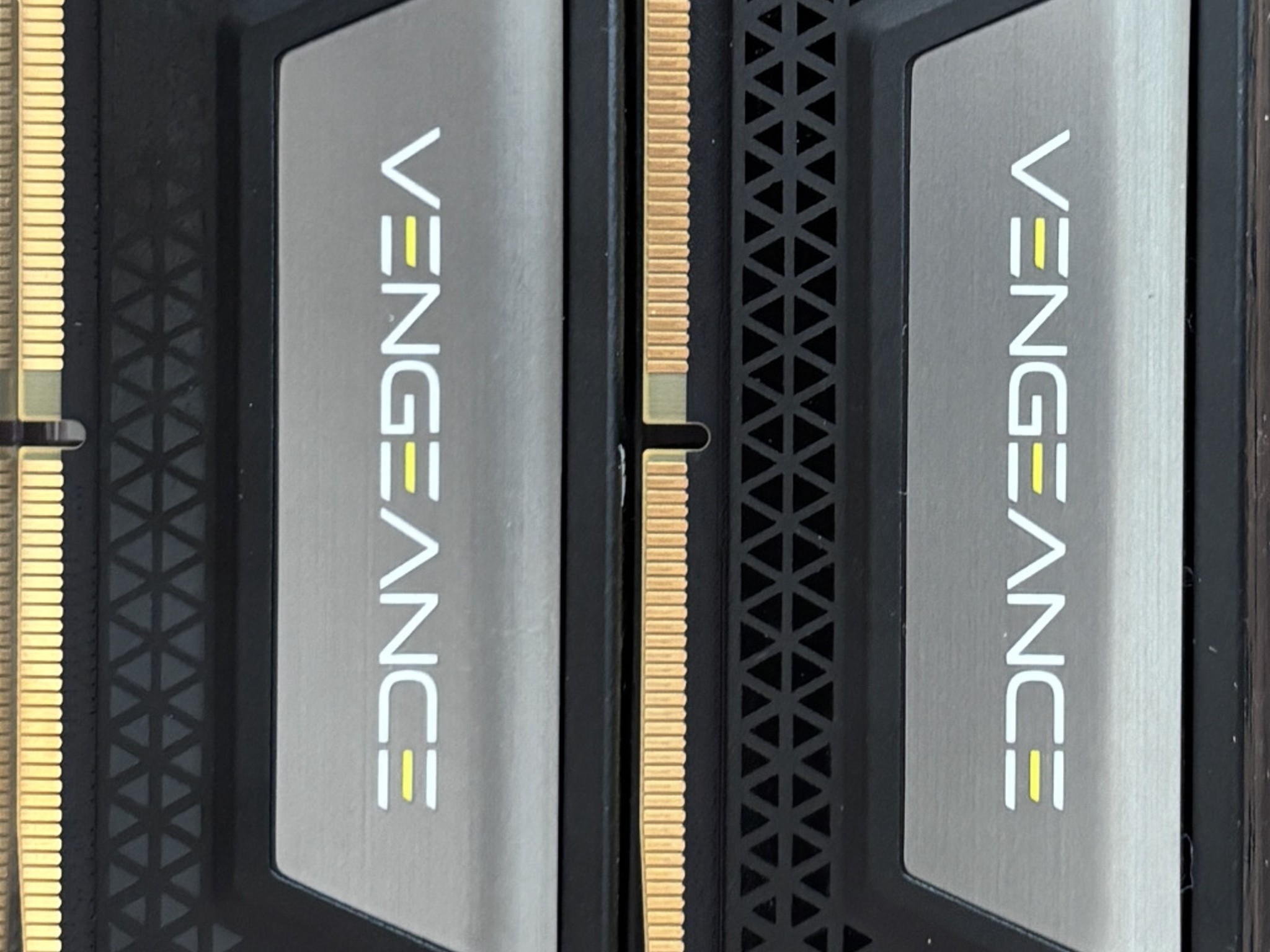 Corsair Vengeance DDR5 XMP-only 32GB (2x16) 6kMT/s 30-36-36-76 (Blk - no RGB)