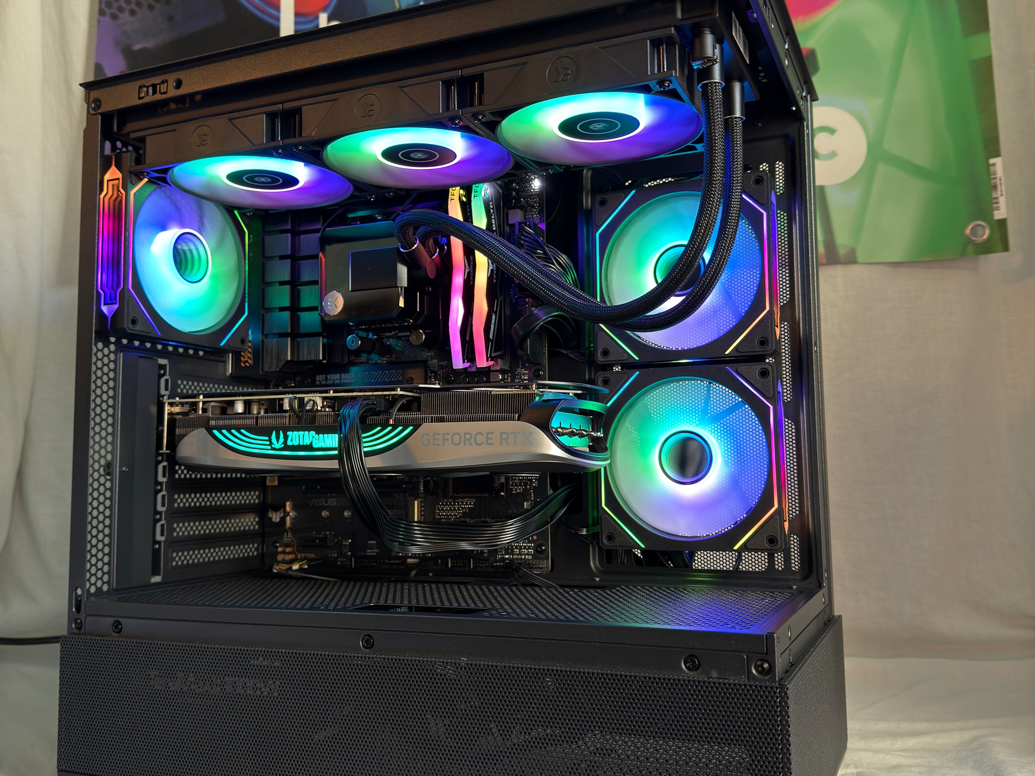 RTX 4070TI And Ryzen 7 9700X Gaming PC