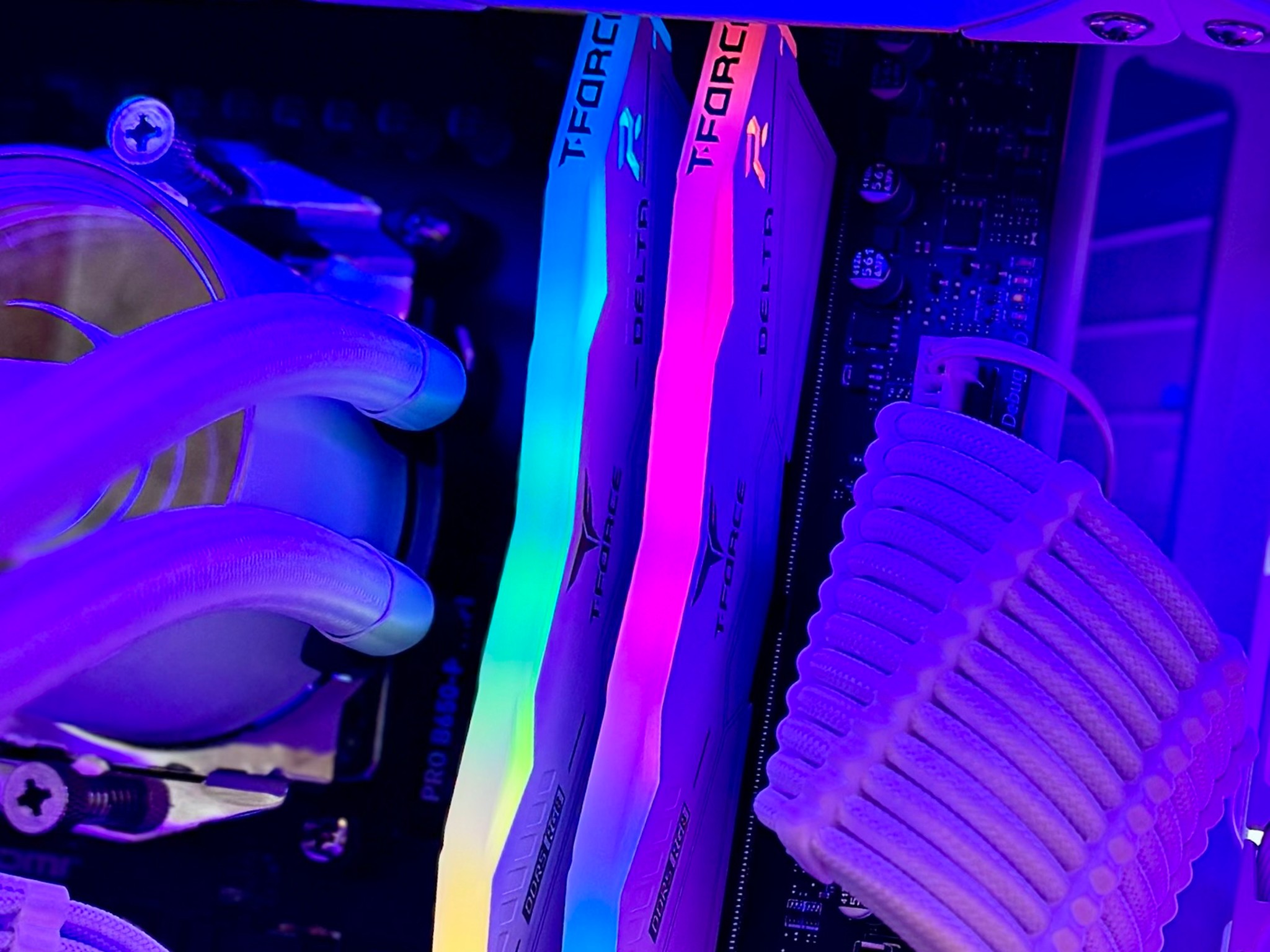 4070TI, Ryzen 7 7700x, 32GB DDR5, 2TB SSD | White 4K Gaming PC