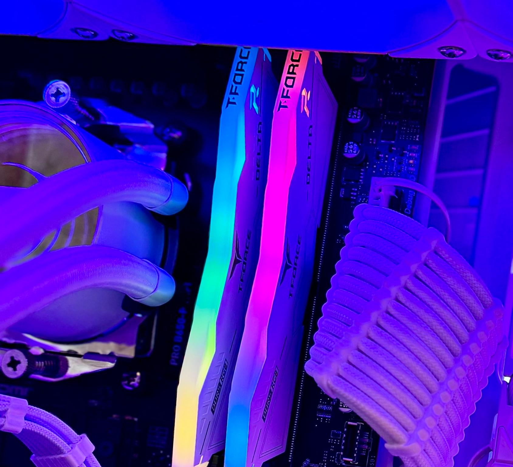 4070TI, Ryzen 7 7700x, 32GB DDR5, 2TB SSD | White 4K Gaming PC