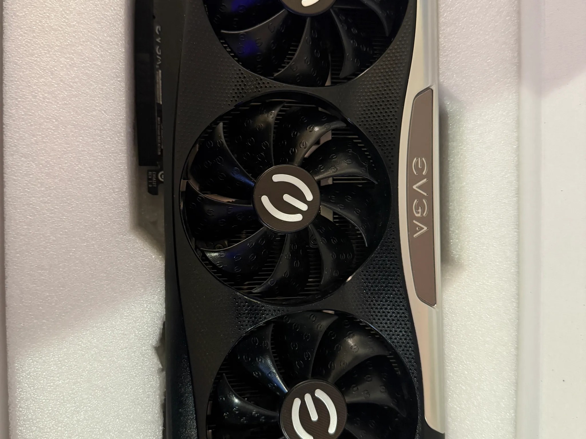 E.V.G.A NVIDIA RTX 3090 FTW3 24GB DDR6X RUNS LIKE A DREAM