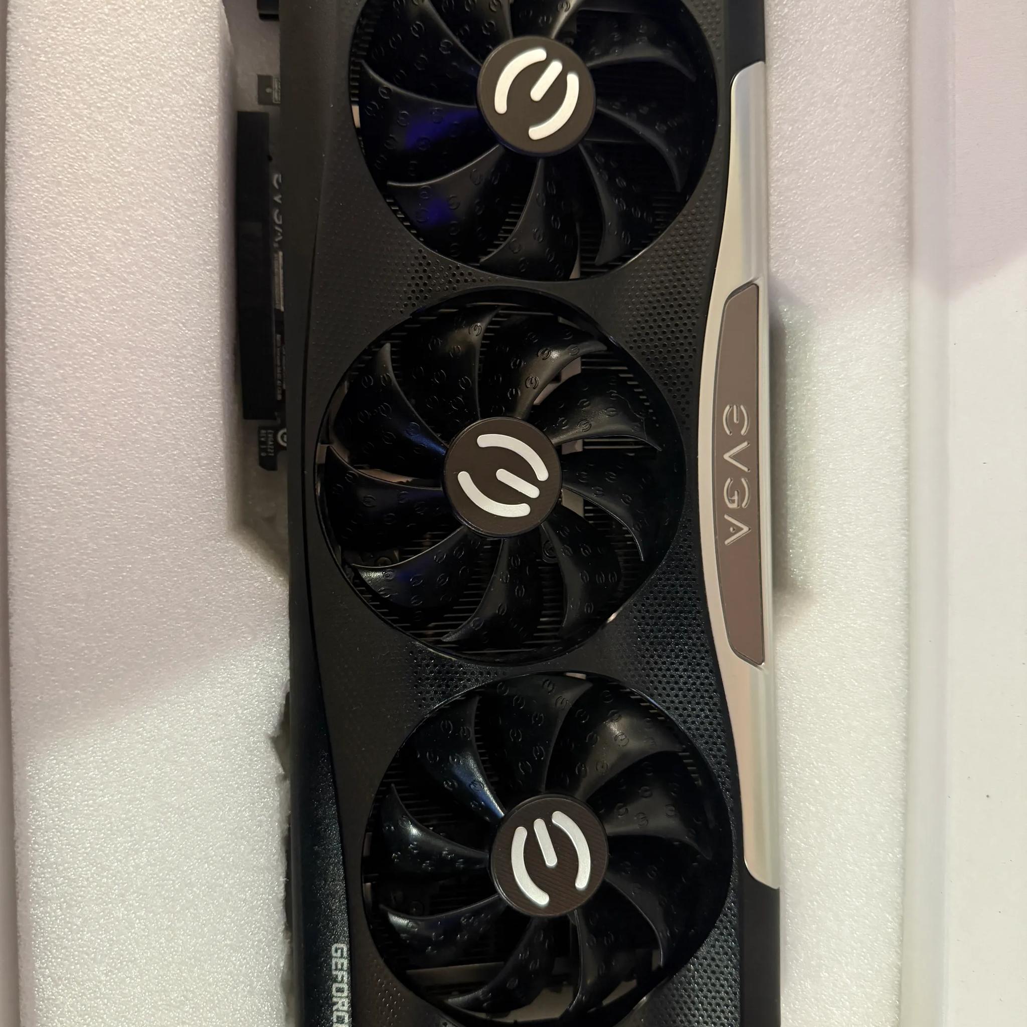 E.V.G.A NVIDIA RTX 3090 FTW3 24GB DDR6X RUNS LIKE A DREAM