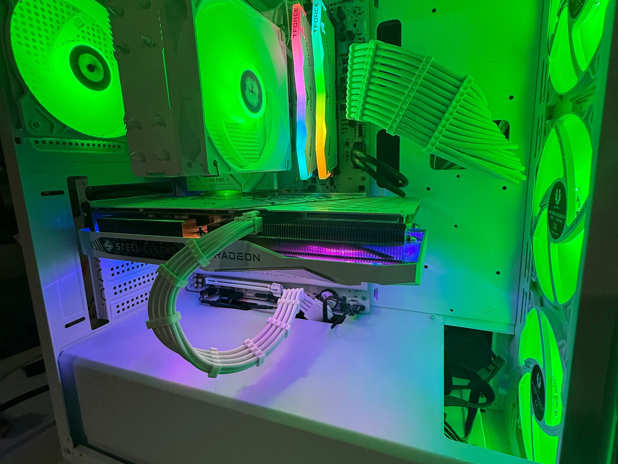 🔥 High-Performance Gaming PC – RX 7600 / Ryzen 5 9600X (White Build) 🔥
