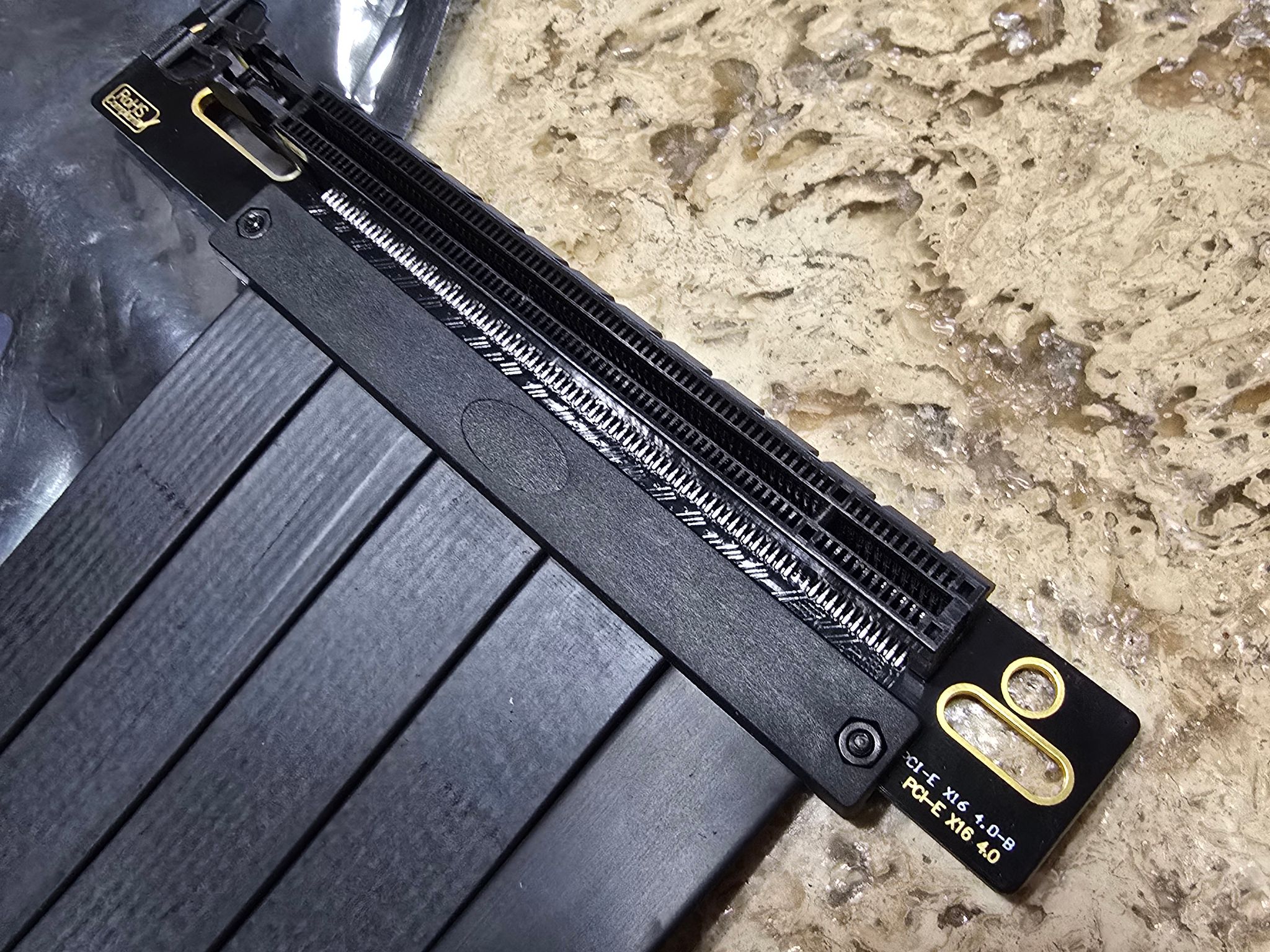 PCIE 4.0 Riser Cable 90 Degree PCIe 4.0 x16 High Speed Flexible Extender Card EMI Shielded 30AWG