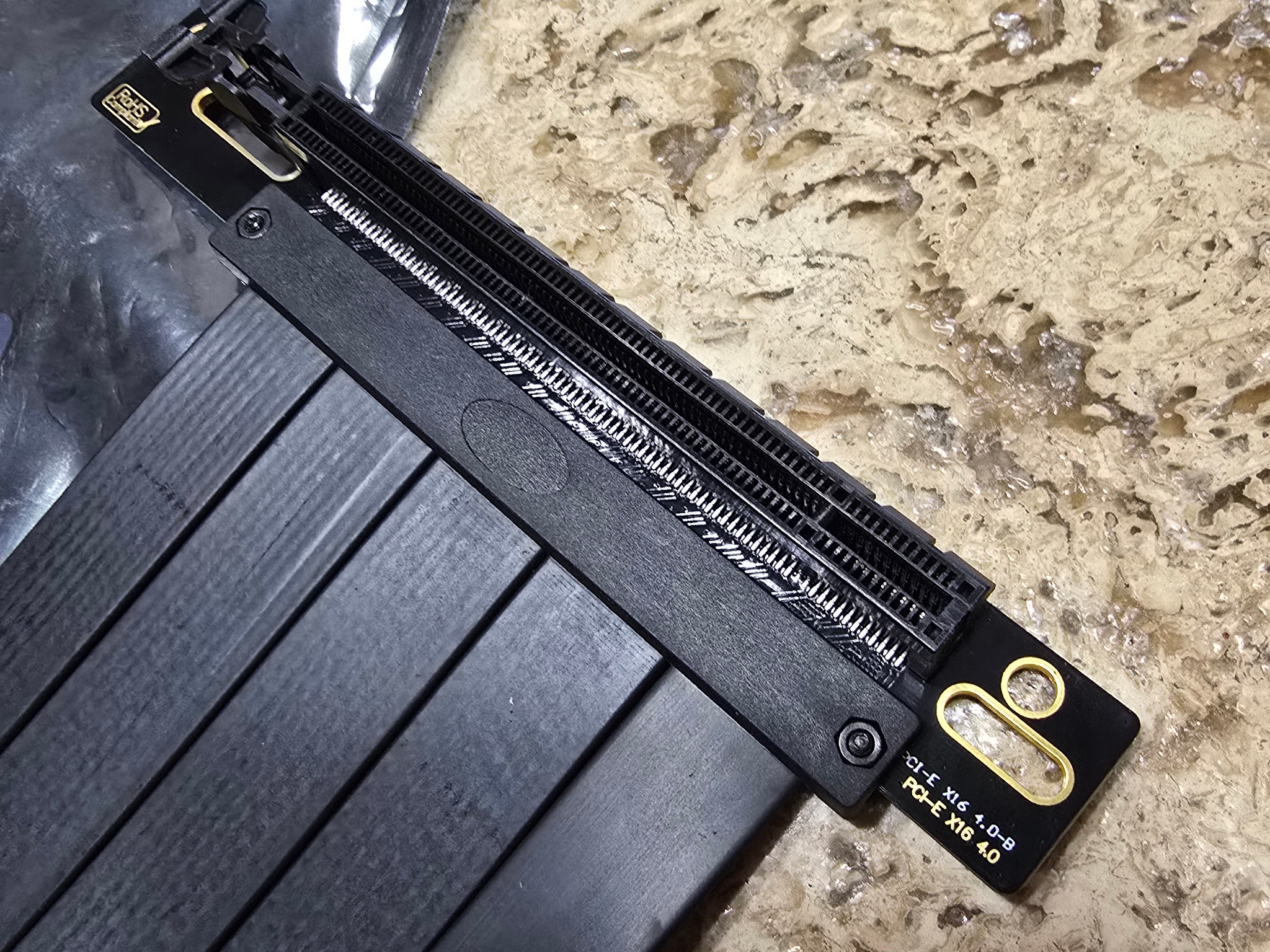 PCIE 4.0 Riser Cable 90 Degree PCIe 4.0 x16 High Speed Flexible Extender Card EMI Shielded 30AWG