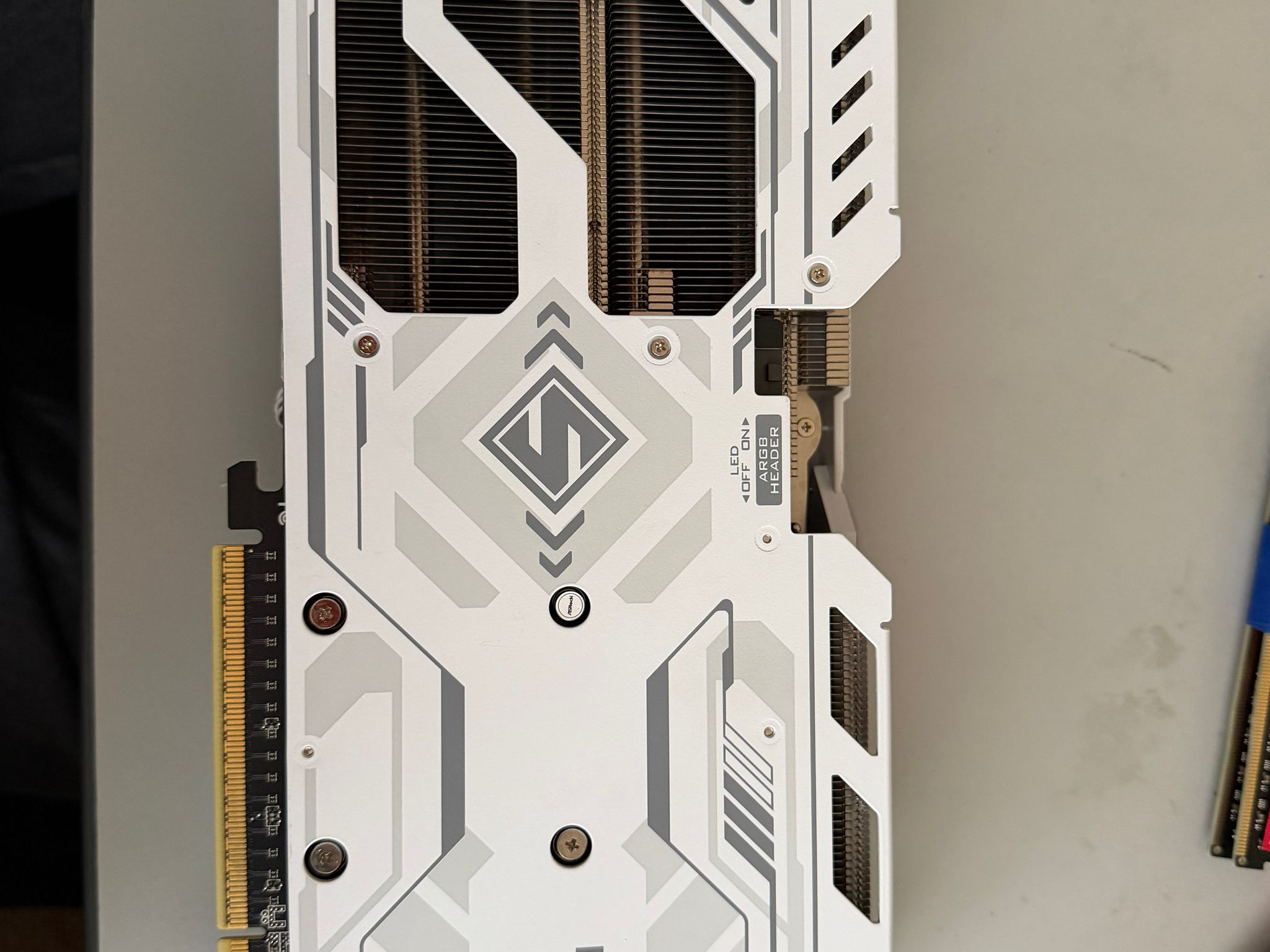 ASRock 9060 XT 16GB OC Steel Legend(White)