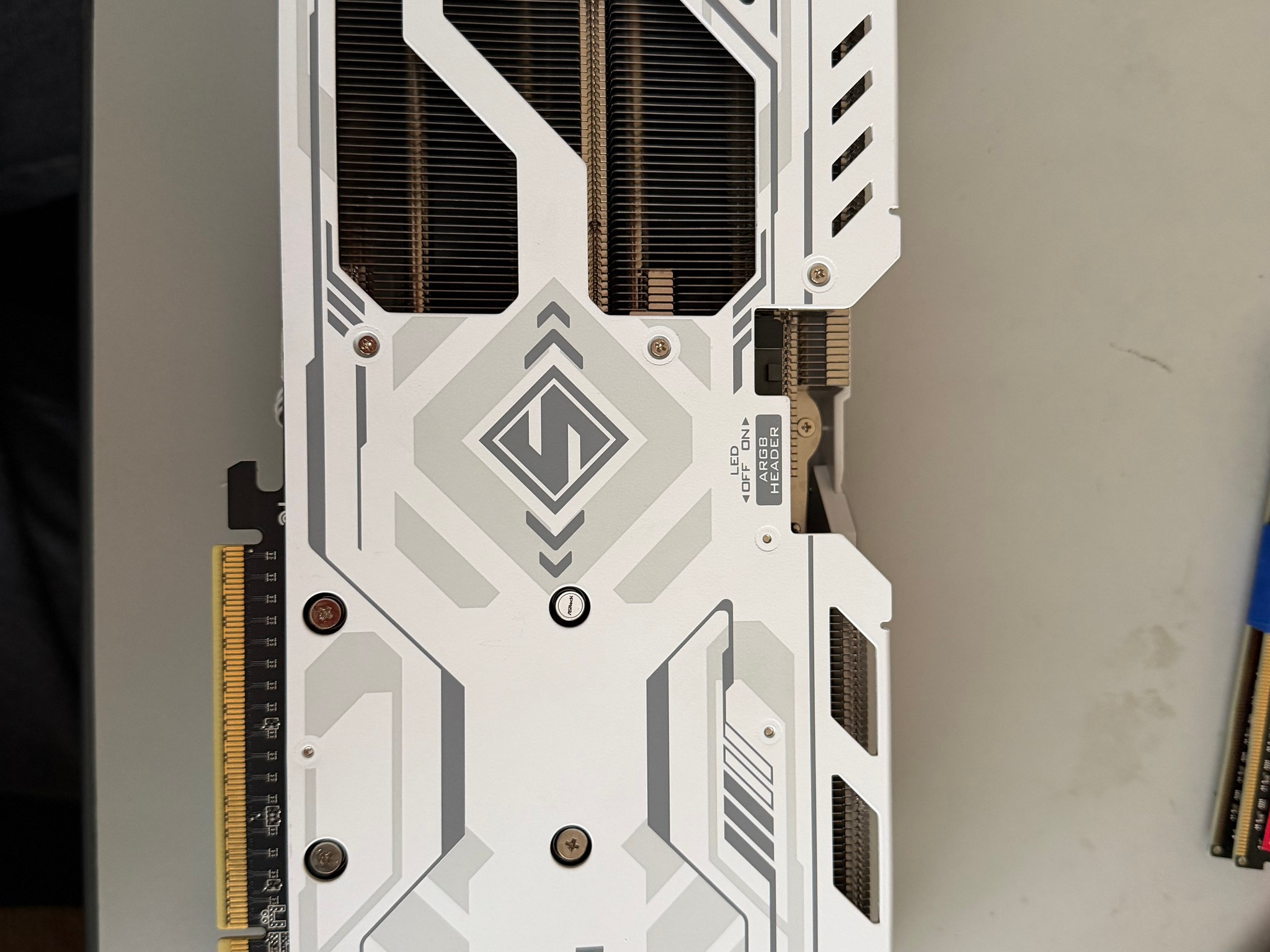 ASRock 9060 XT 16GB OC Steel Legend(White)