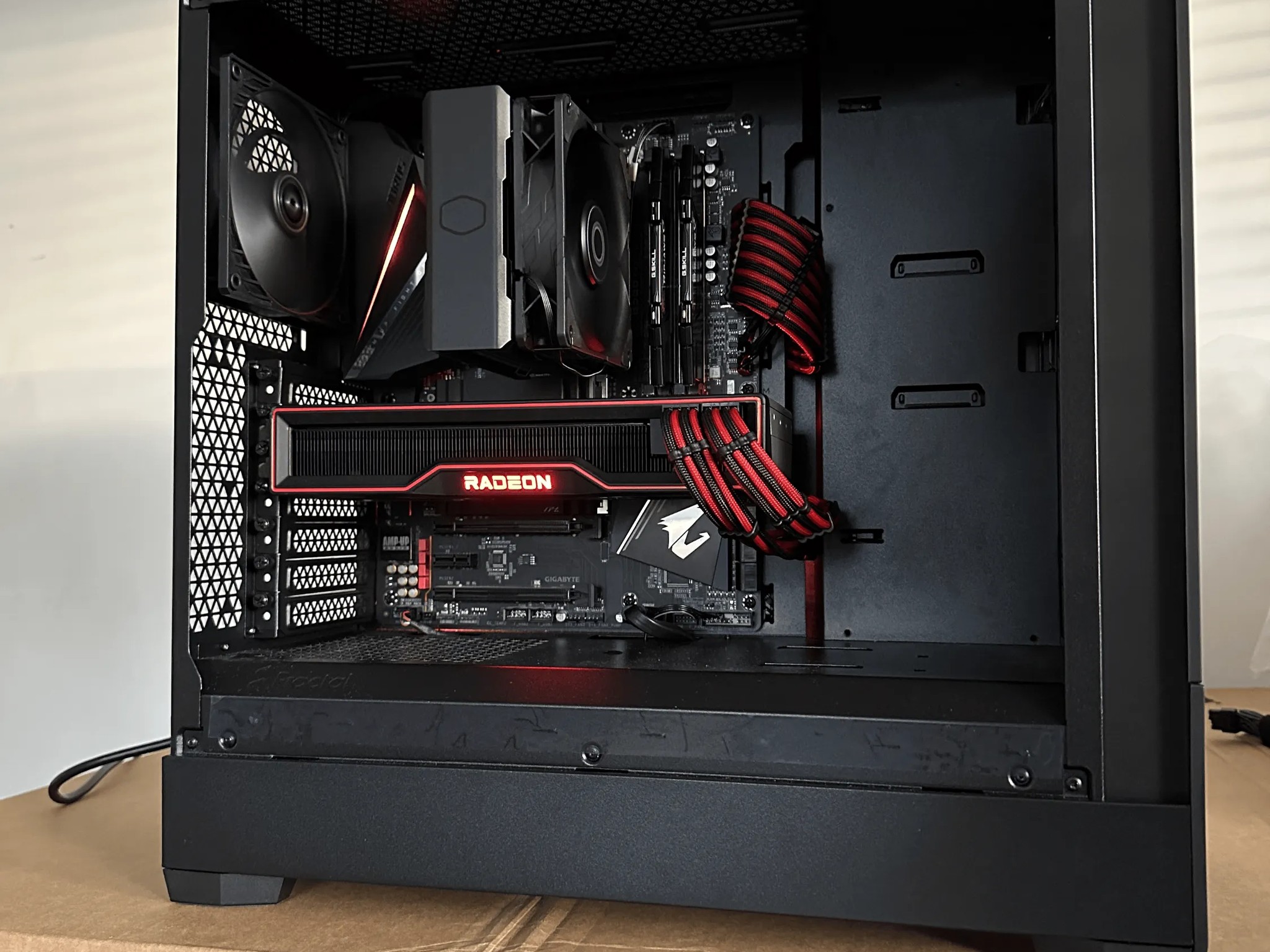 AMD Ryzen 5 5800X + 6800XT + 32GB RAM + 1TB SSD - BLACK AND RED