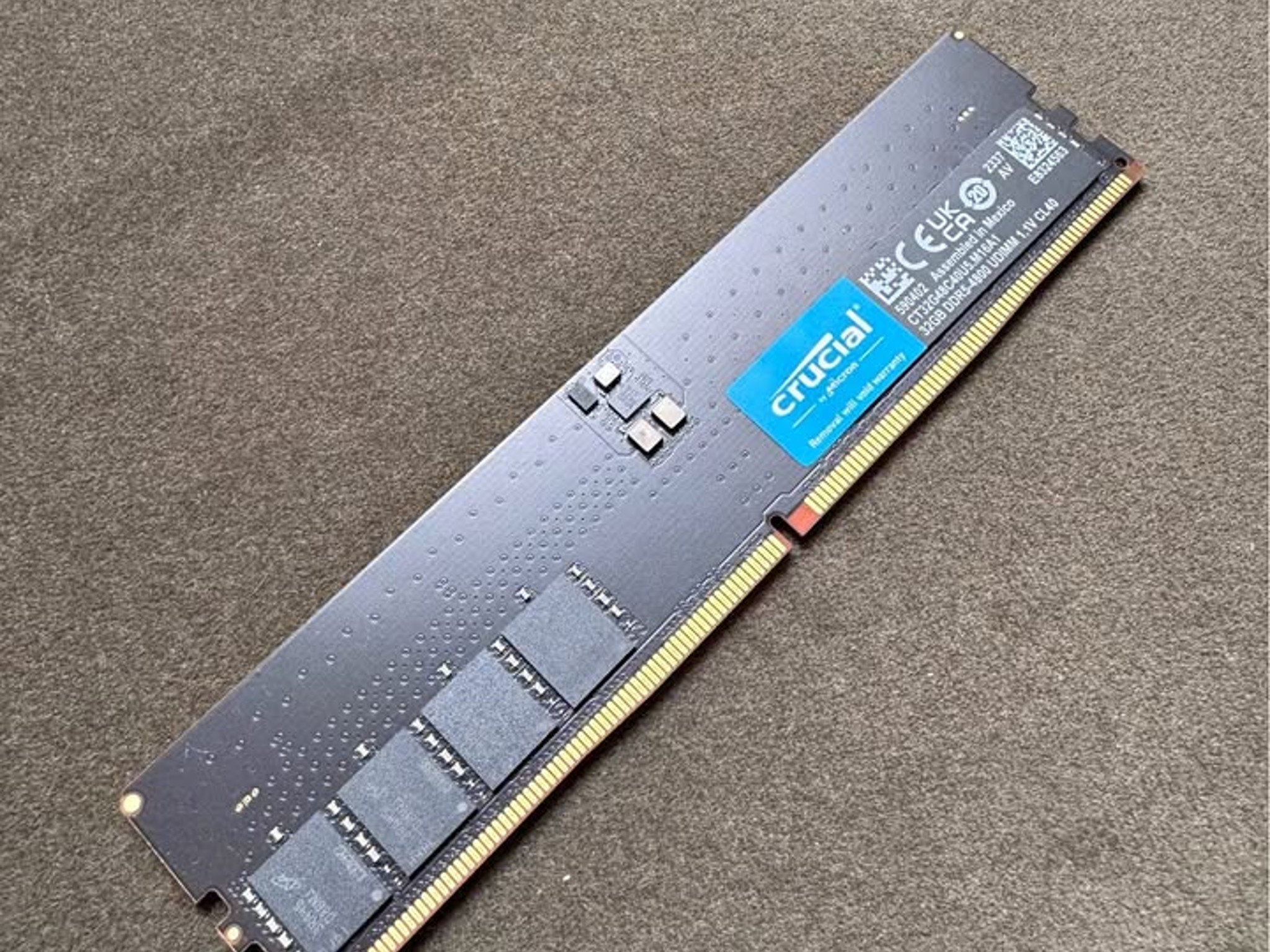 Crucial 32GB DDR5 4800MHz UDIMM memory RAM stick (not working/for parts)