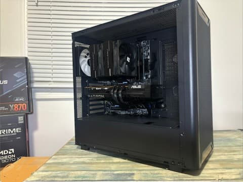 Stealth Build RX 9070 XT Ryzen 7 9800X3D
