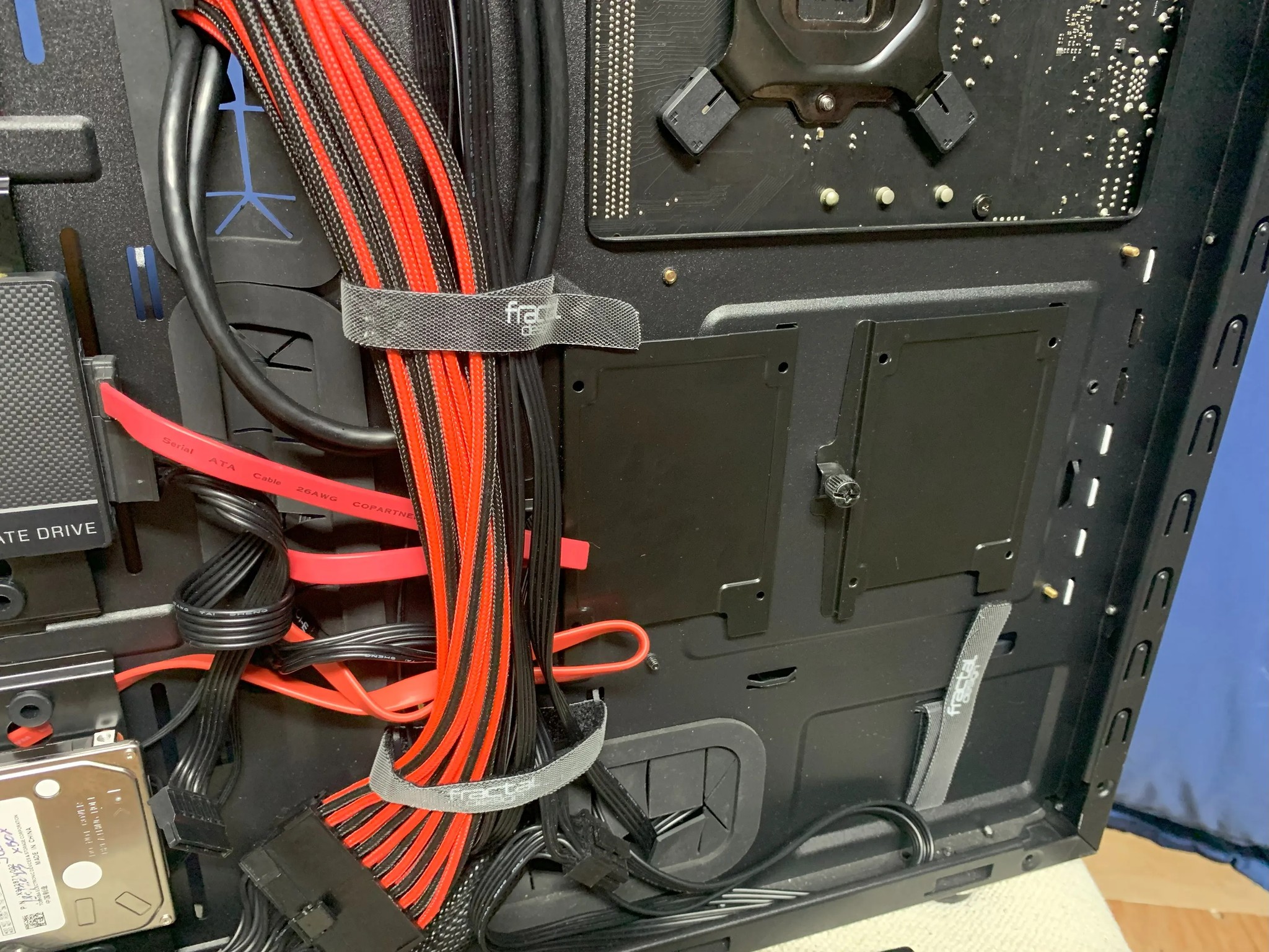 Intel i7 7700, RX 580 8GB, 32GB RAM, Fractal Design Define-S