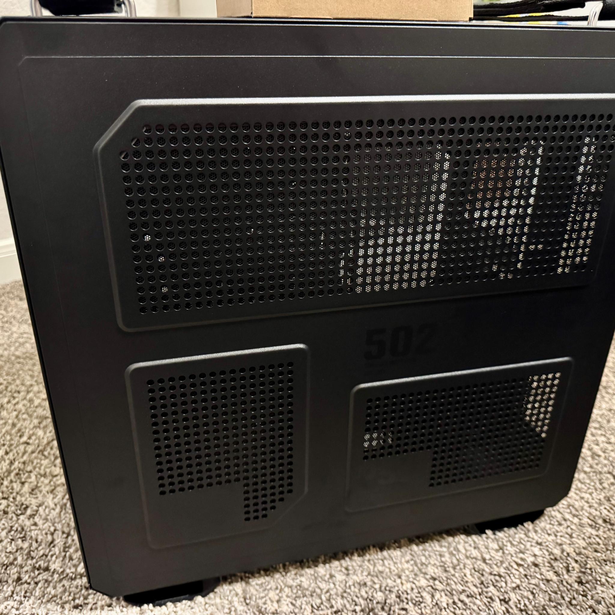 Black - Asus TUF Gaming GT502 in retail packaging.
