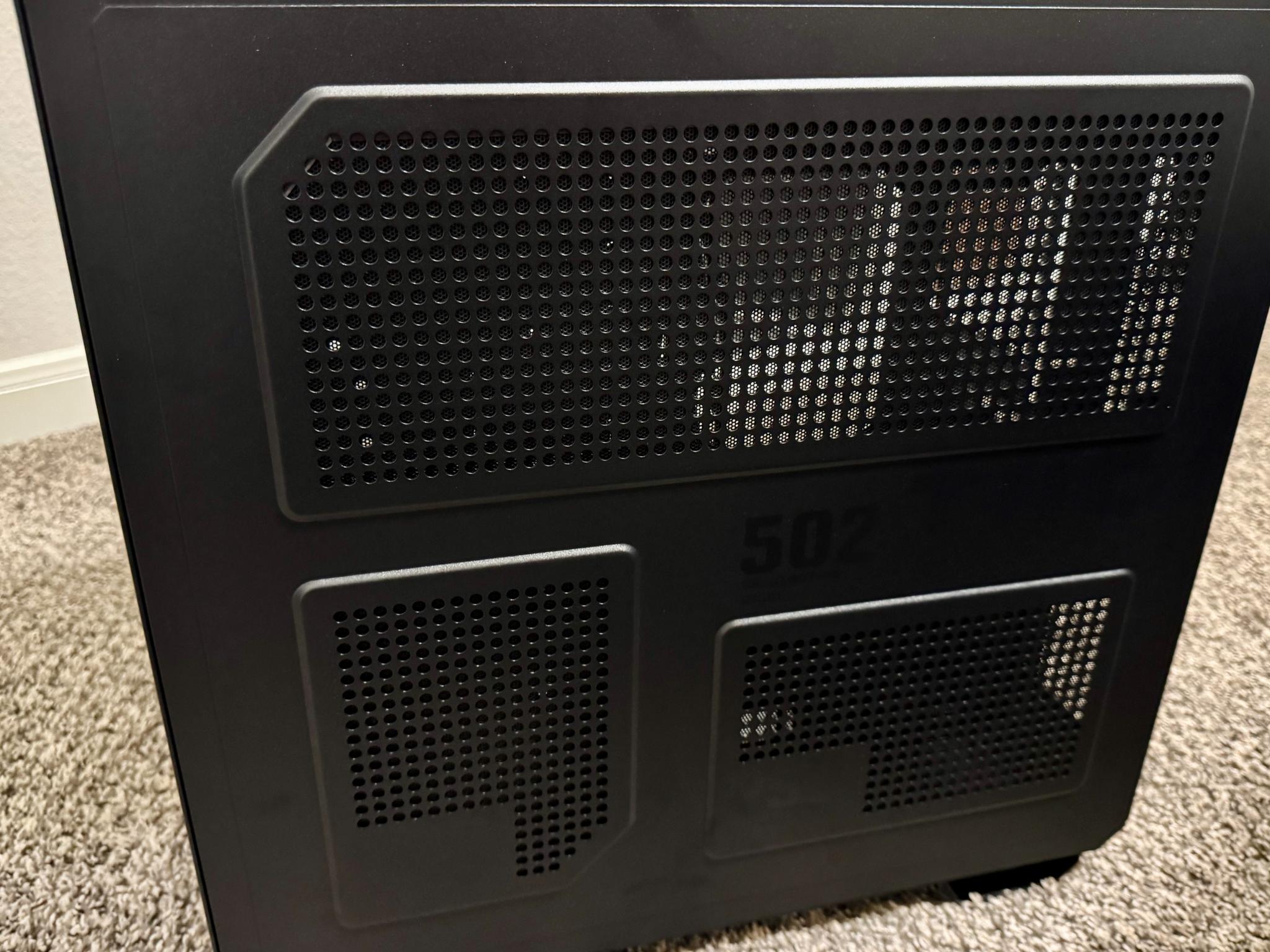 Black - Asus TUF Gaming GT502 in retail packaging.