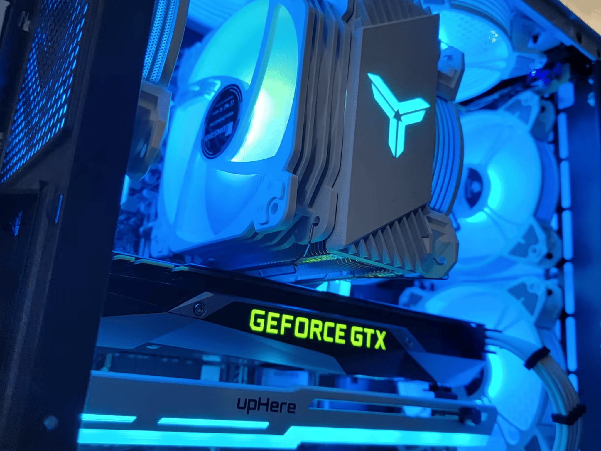 Off-White : Custom Gaming PC (i3-10100F, 16gb ddr4, GTX 1080, 256GB NVME SSD, 2TB HDD)
