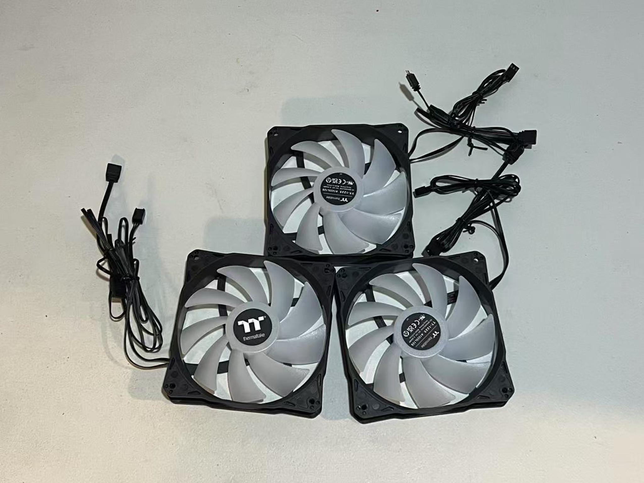 （Open Box）TT 120mm argb fans （triple packs）