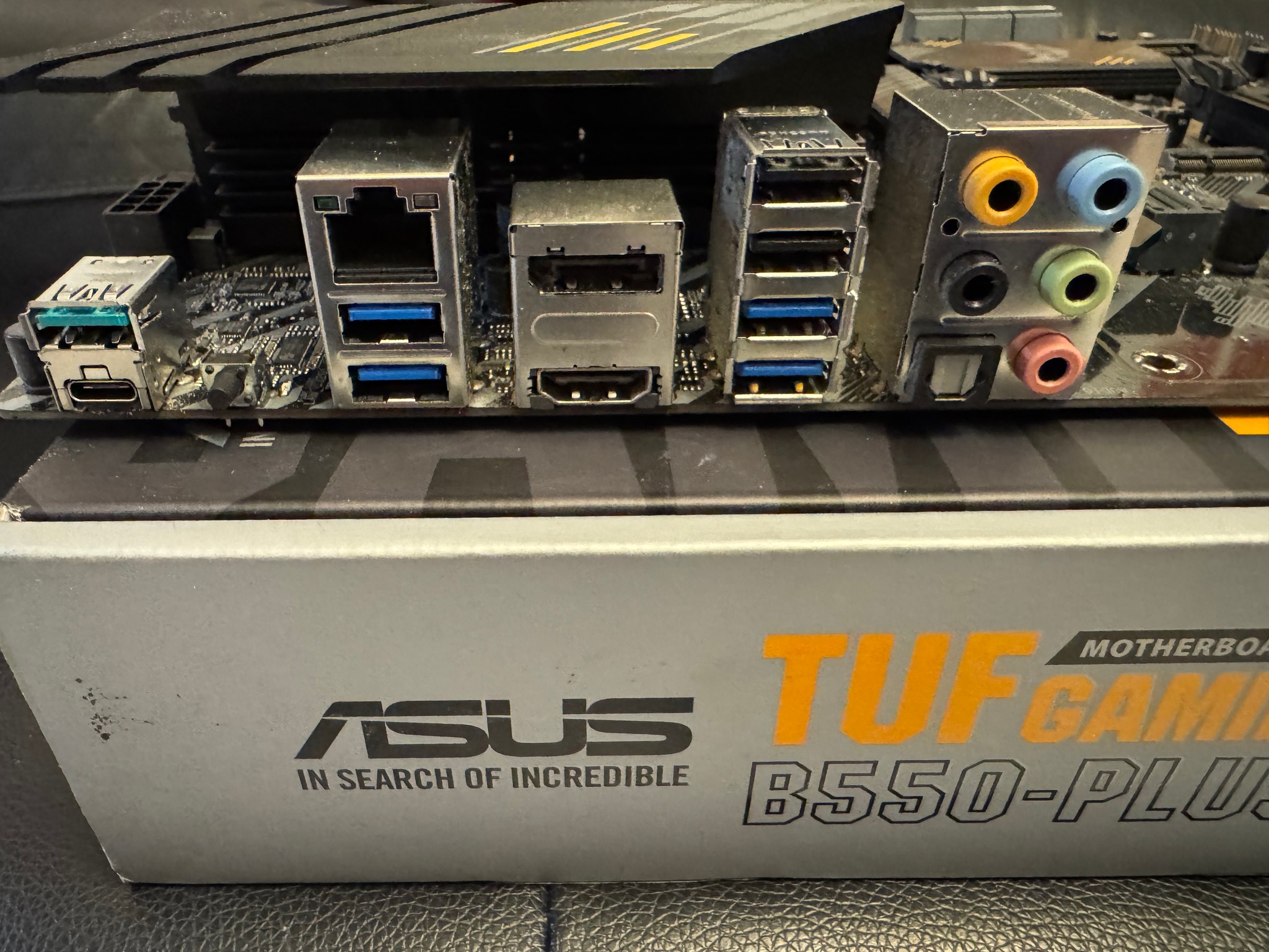 BUNDLE Asus TUF GAMING B550-PLUS | AMD Ryzen 5 5600x | Crucial Ballistix 16GB (2 x 8GB) DDR4 3200MHz