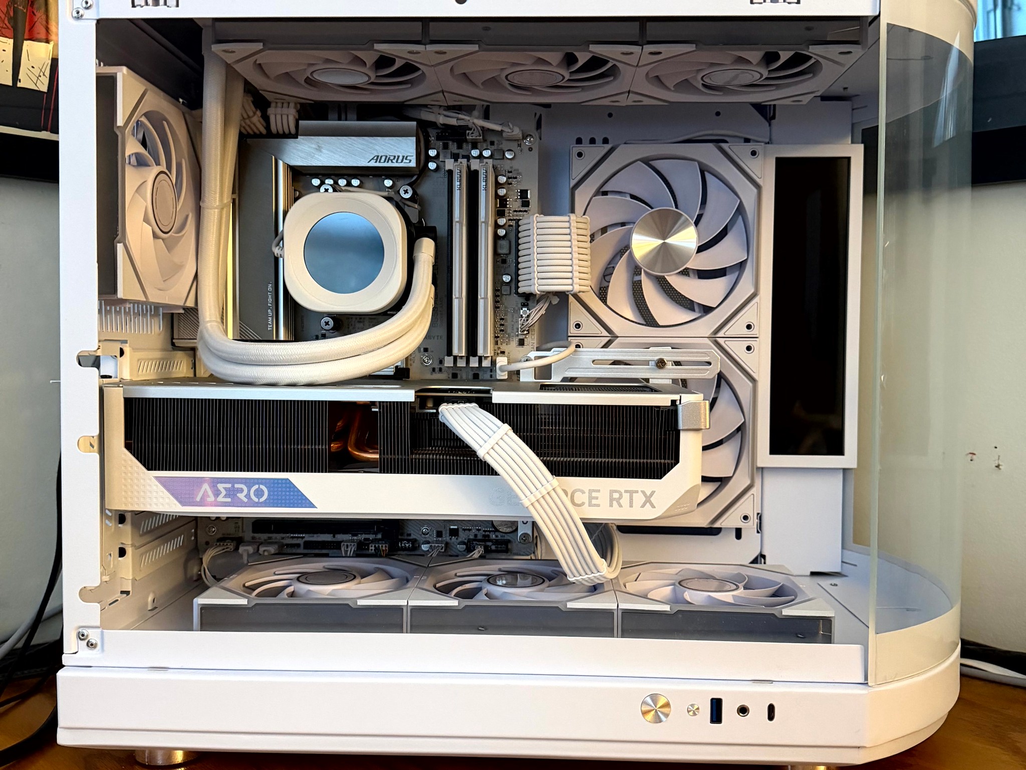 Aurskriða - RTX 4080 Super OC | Ryzen 9 7900x3d | 32GB RAM @6400 | 3TB Total NVME | 1200W Gold