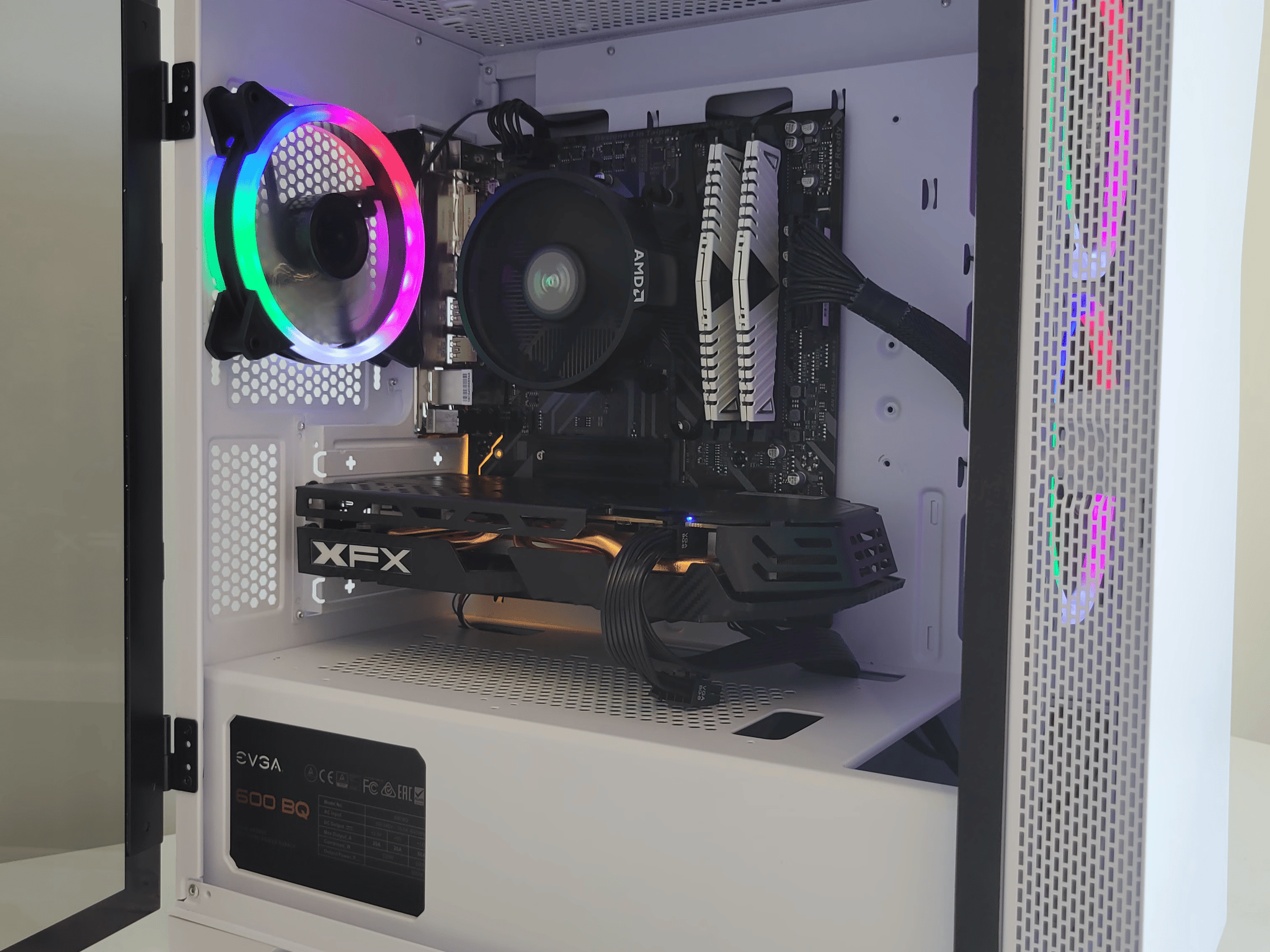 Newly Built Budget Gaming PC Ryzen 5 2600X / Rx 580