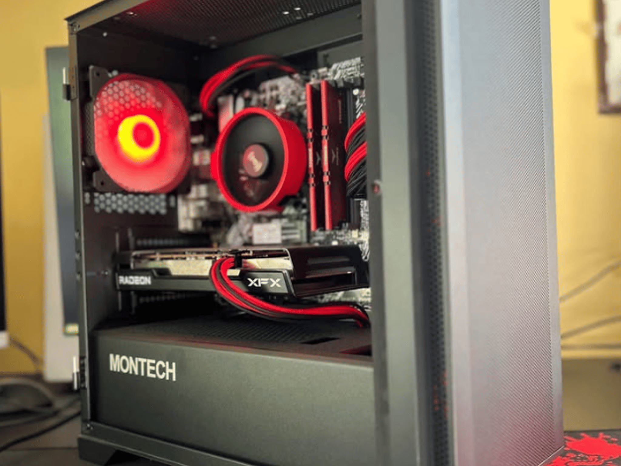 Black and Red Rx 6600/Ryzen 5 5500 PC
