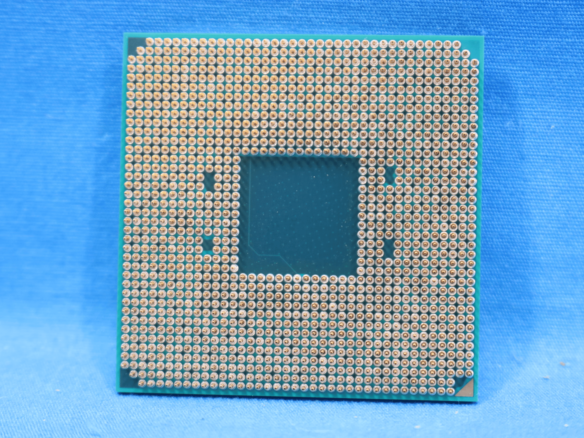 AMD Ryzen 3 2300X 3.50-4.00GHz Socket AM4 Quad-Core 8MB Desktop CPU YD230XBBM4KAF