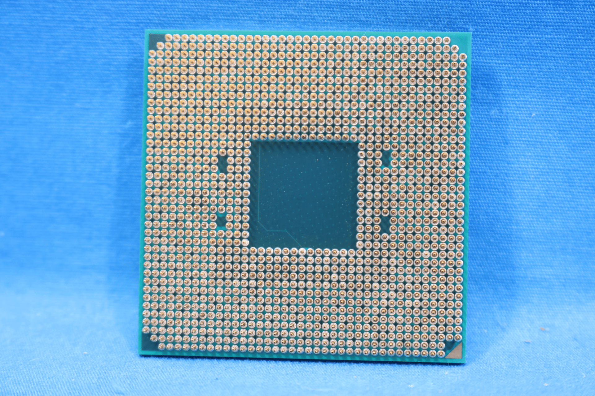 AMD Ryzen 3 2300X 3.50-4.00GHz Socket AM4 Quad-Core 8MB Desktop CPU YD230XBBM4KAF