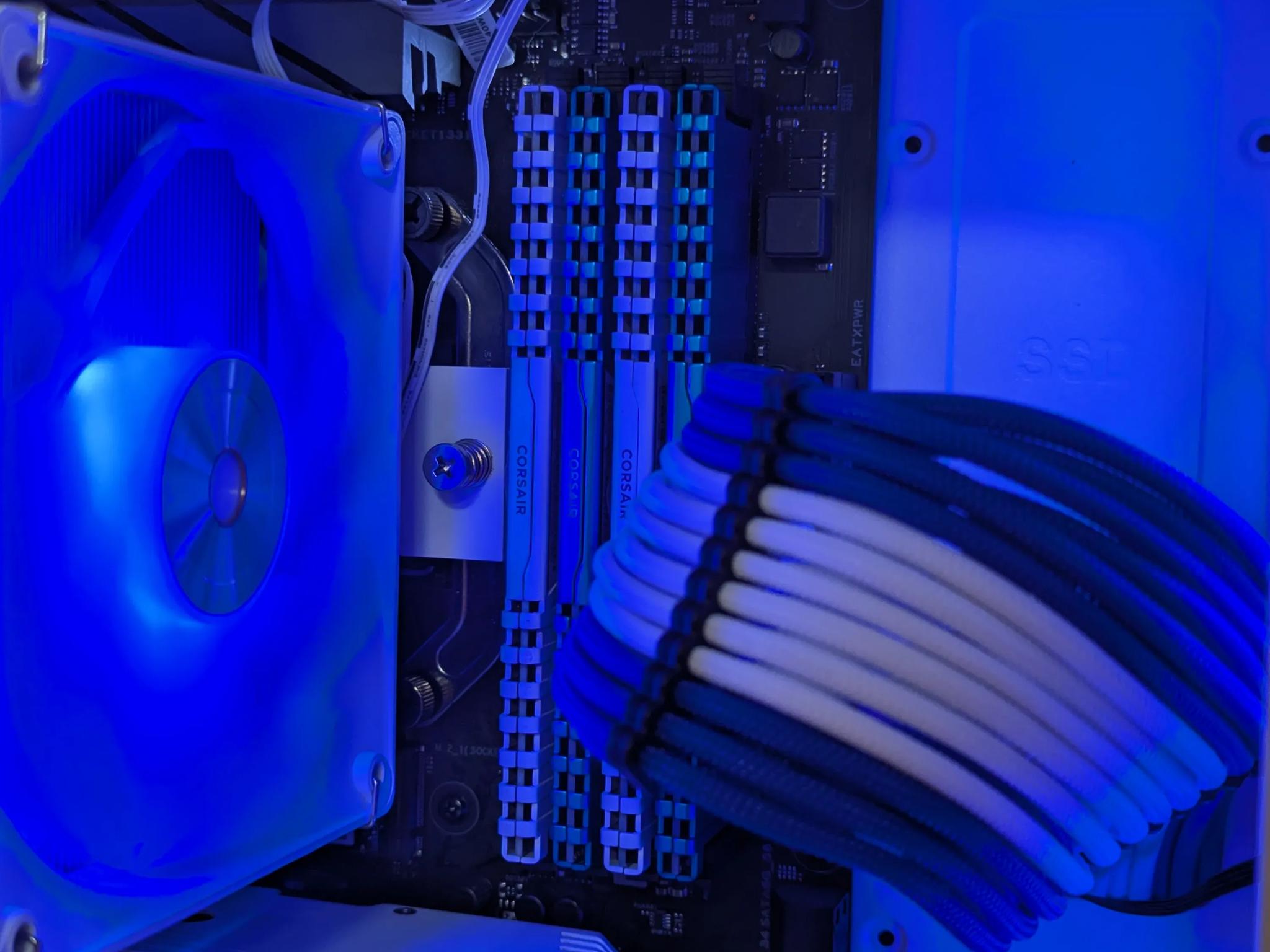 🧊 Frozone – White & Blue RTX 3060 Ti Build | 3700X + 1TB NVMe + 32GB DDR4 🎮❄️