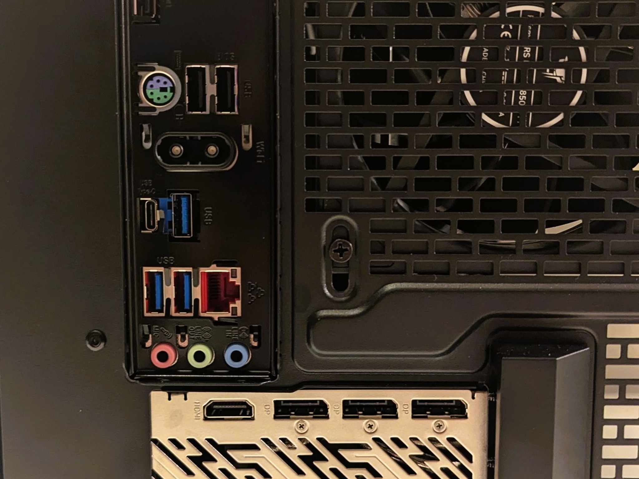 RX 9070 XT 16GB | RYZEN 9600X | 16GB DDR5 | 1TB SSD | 240MM LCD AIO | 850W GOLD| WIFI+BT