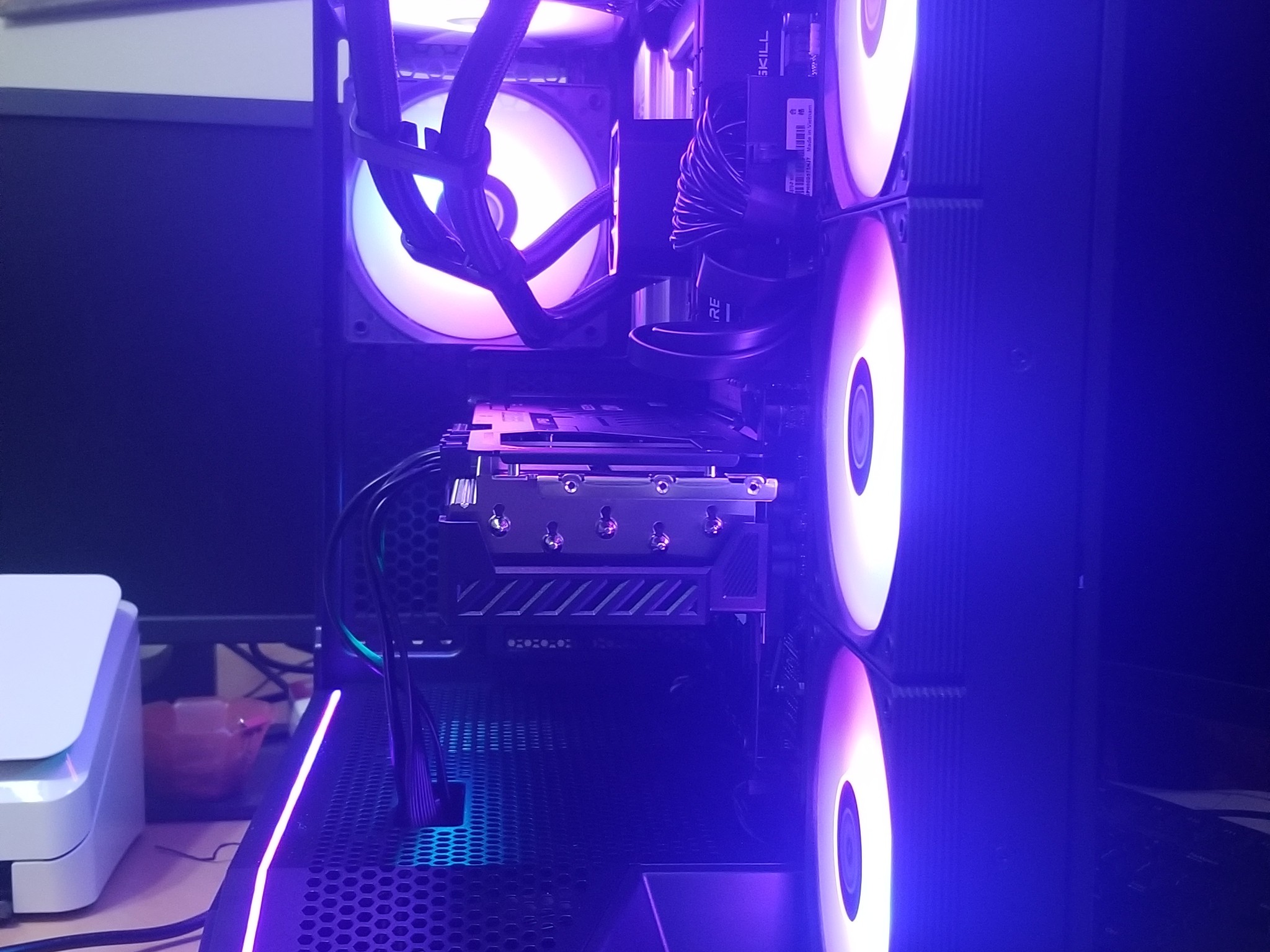 Solid Gaming PC | 9850X3D | 9070 XT | 32g DDR5-6000 | 2 Tb NVME