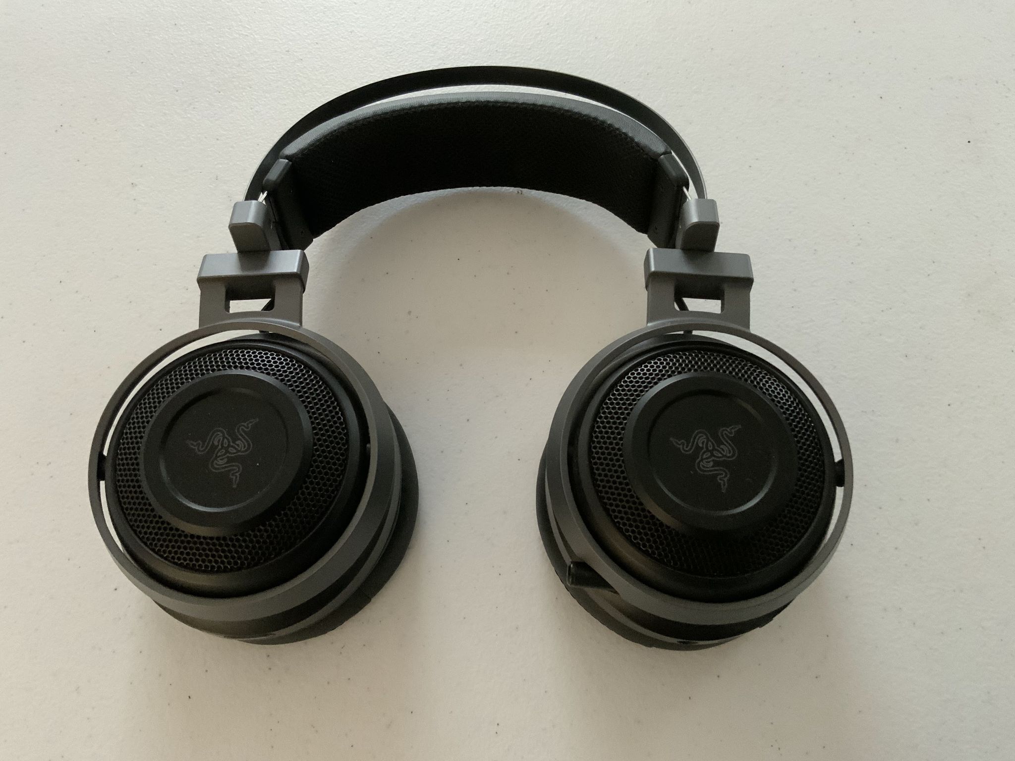 Razer Nari Ultimate Wireless 7.1 Surround Sound Gaming Headset: THX Audio & Haptic Feedback