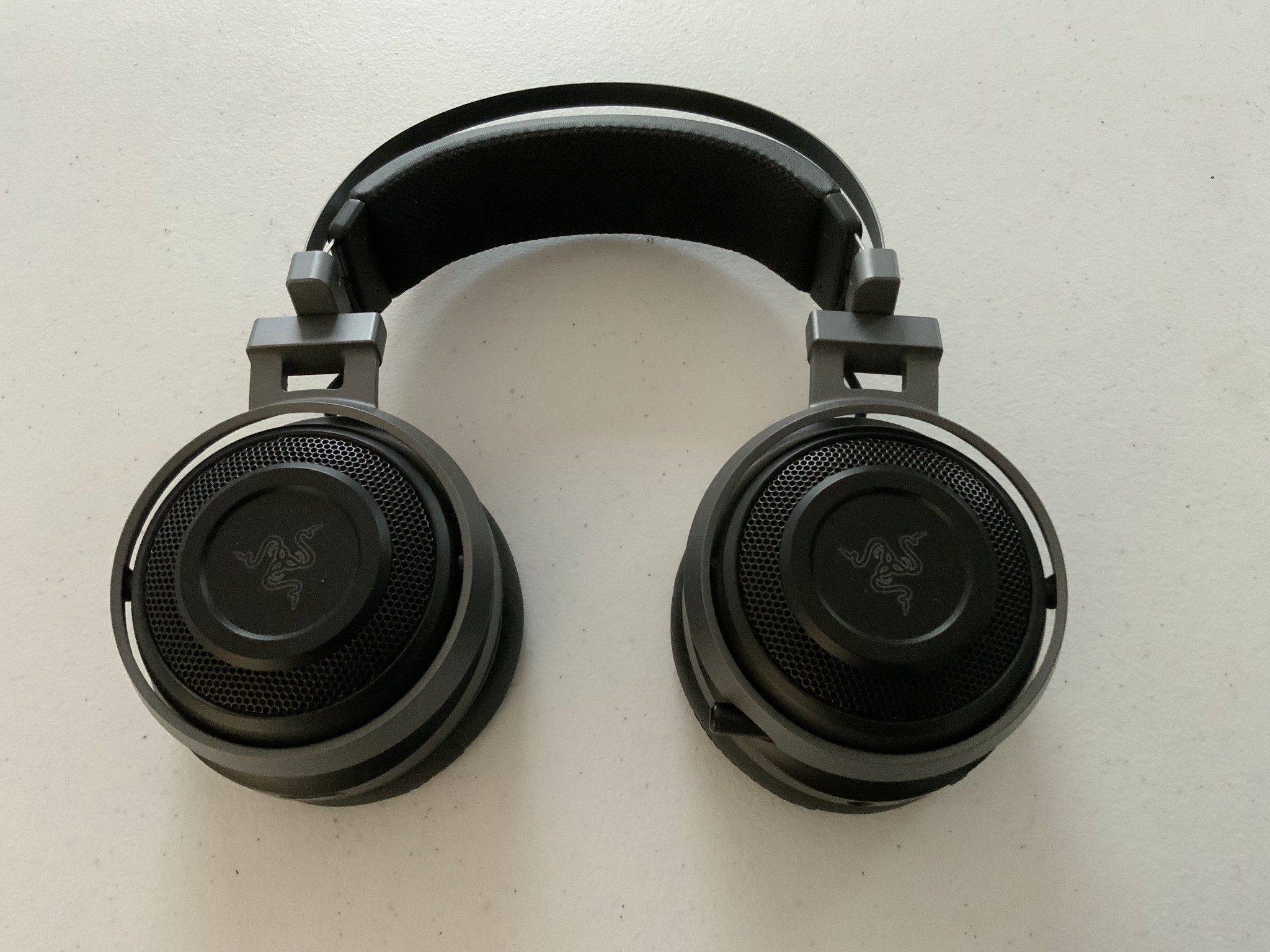 Razer Nari Ultimate Wireless 7.1 Surround Sound Gaming Headset: THX Audio & Haptic Feedback