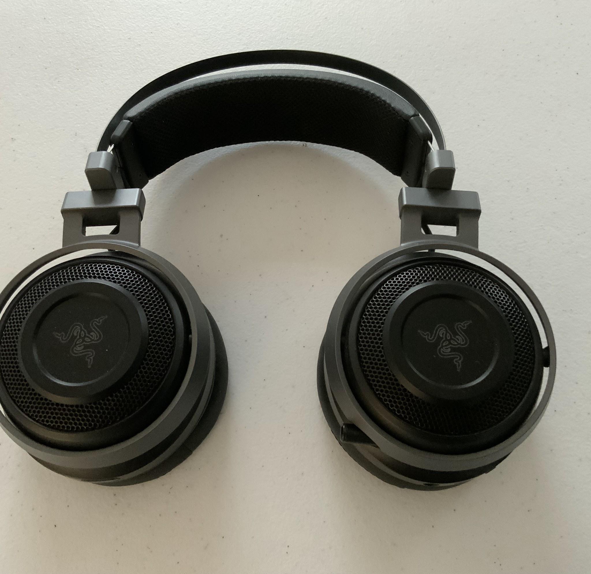 Razer Nari Ultimate Wireless 7.1 Surround Sound Gaming Headset: THX Audio & Haptic Feedback