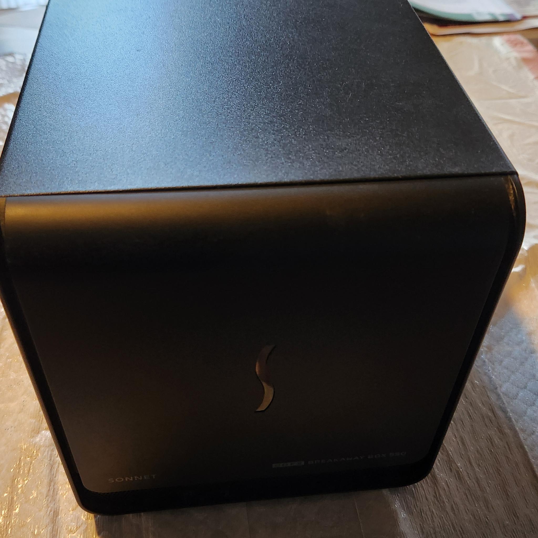 PNY QUADRO P4000 with SONNET EGPU 550 CASE