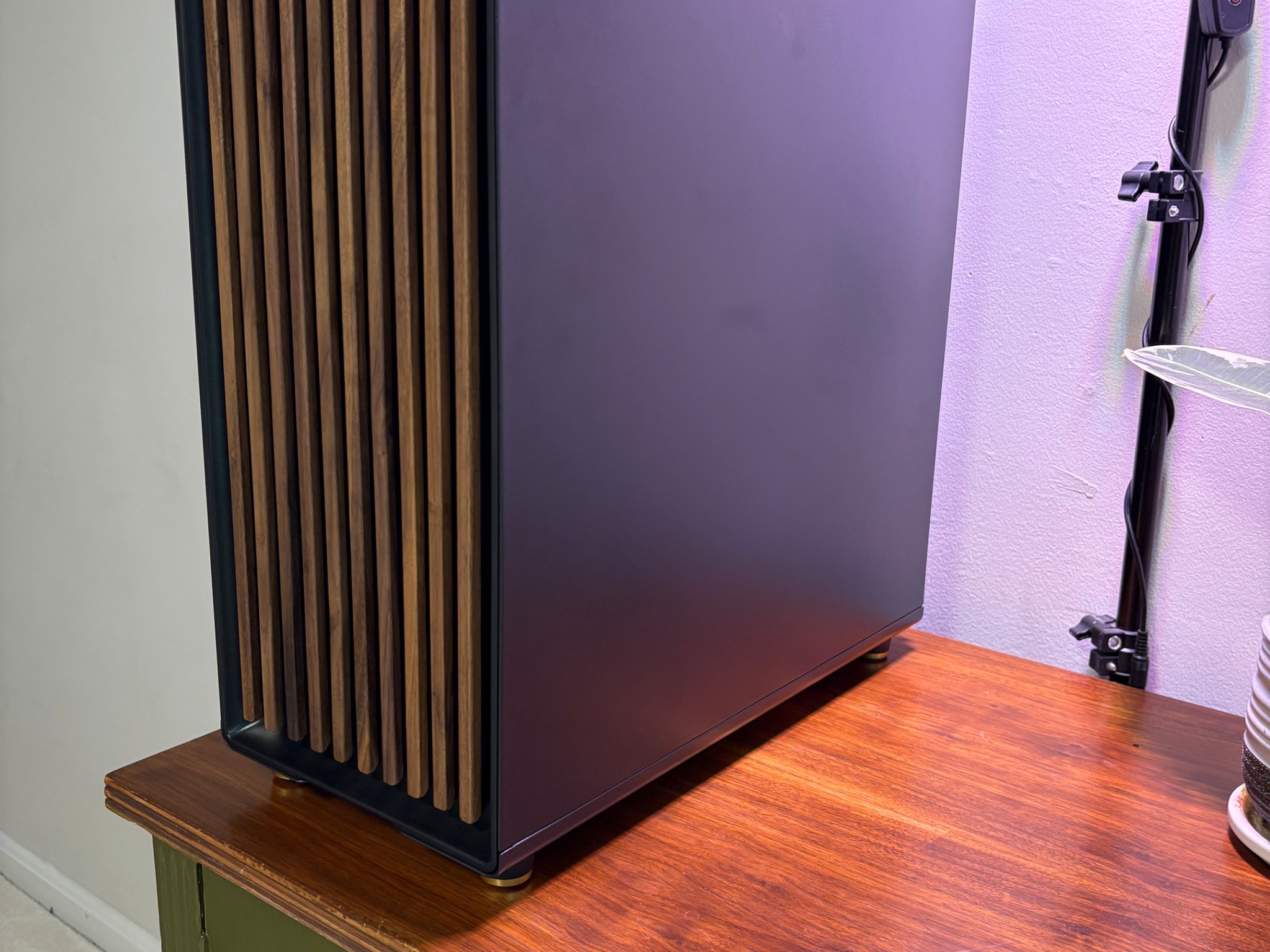 RTX 5070TI | Ryzen 7 7700X | 32GB DDR5 | 2TB SSD | 750W PSU | 5 x Fans | Fractal North ATX TG