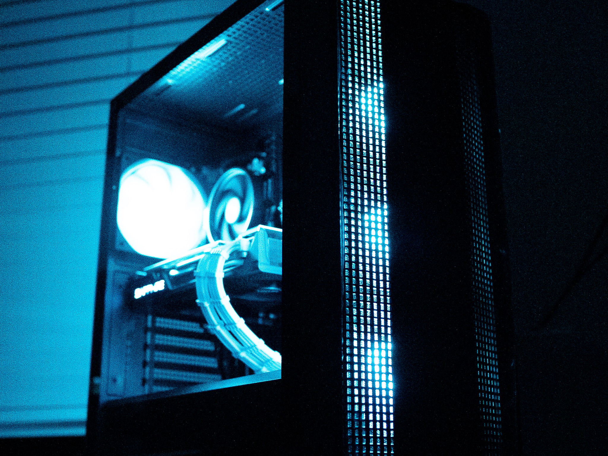 ⚫❄️ | RX 580 8GB | RYZEN 5 1600 | 16GB DDR4 RAM | 1TB NVME SSD | Arctic Blizzard