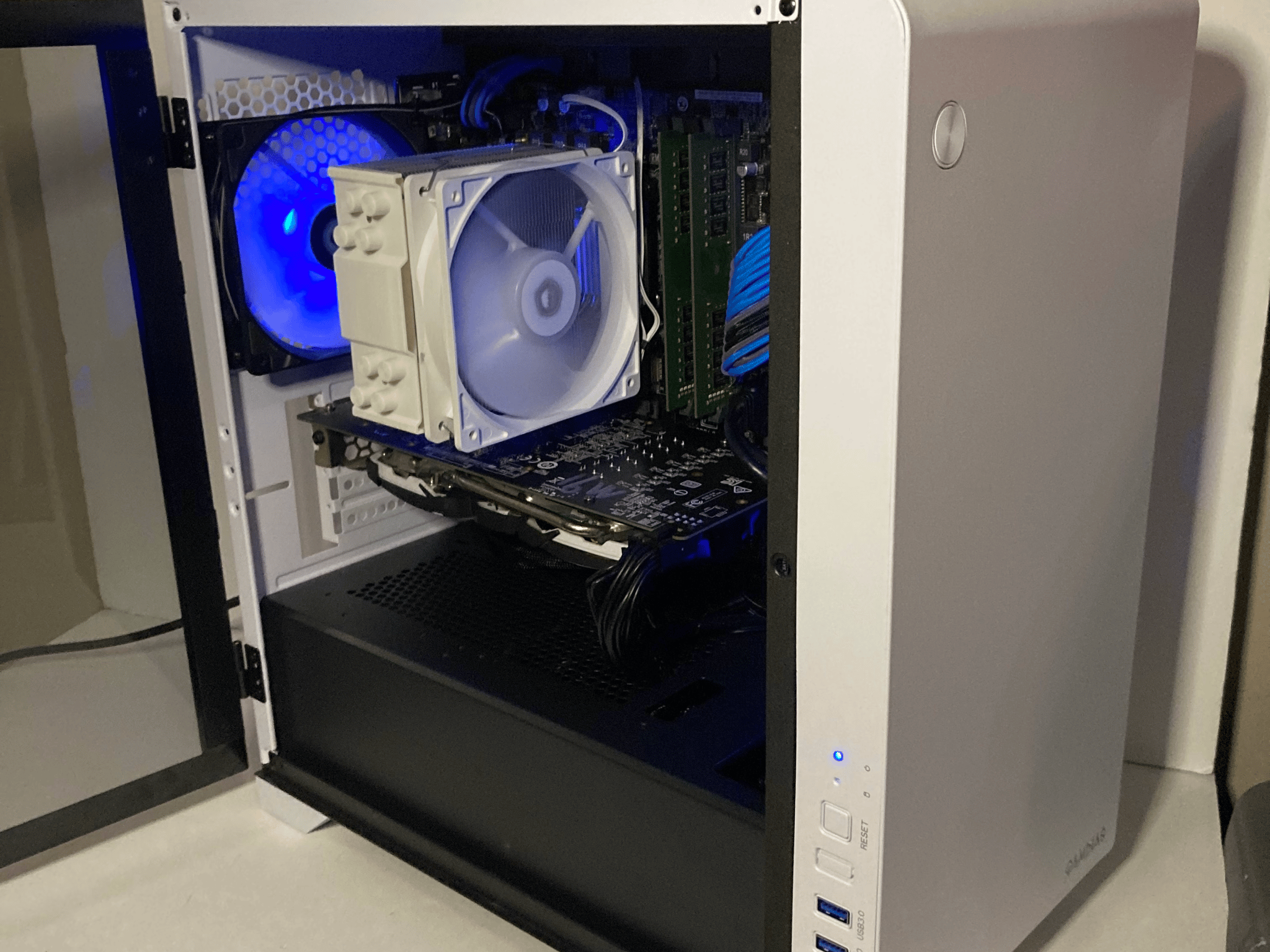 i7-6700/RX 580 4GB Gaming PC Bundle w/ Mouse & Headset