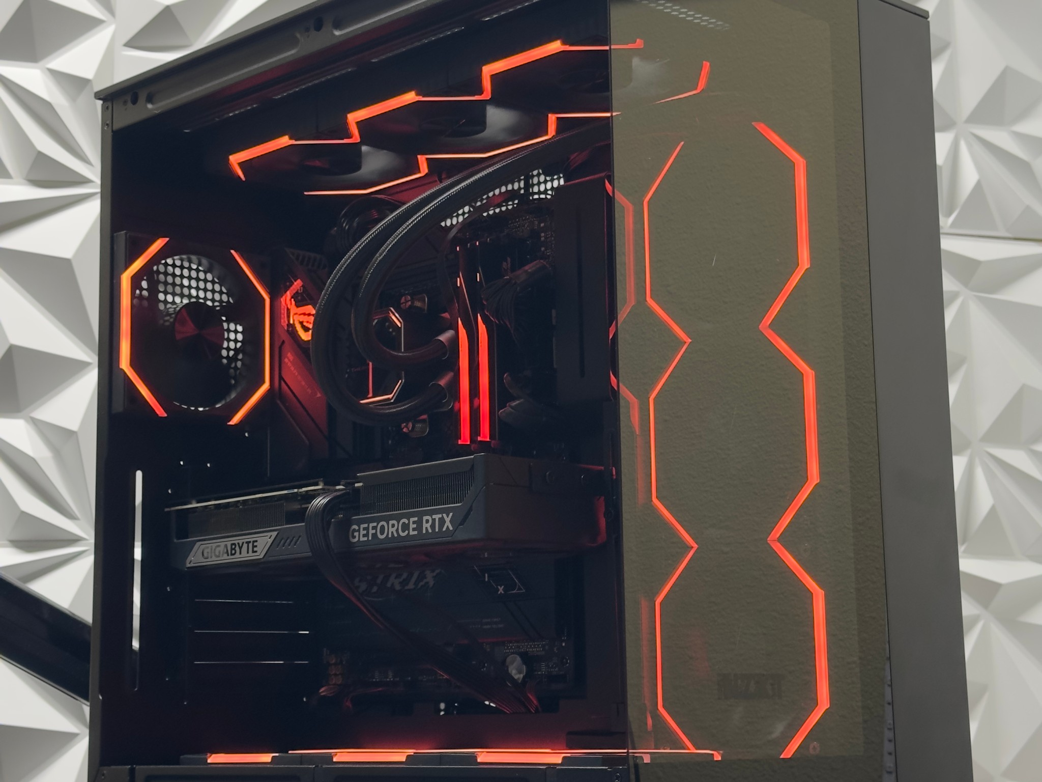 RTX 5070 Ti / Ryzen 7 9800X3D / 32GB 6000MHz CL30 DDR5 / 2TB crucial ssd / Windows 11 by