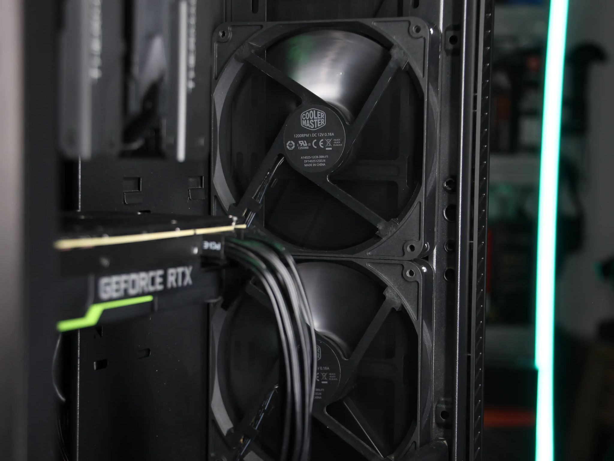 𝙒𝙍𝘼𝙏𝙃 // Core i5-9600K, RTX 2080 // Mid-Range Gaming PC