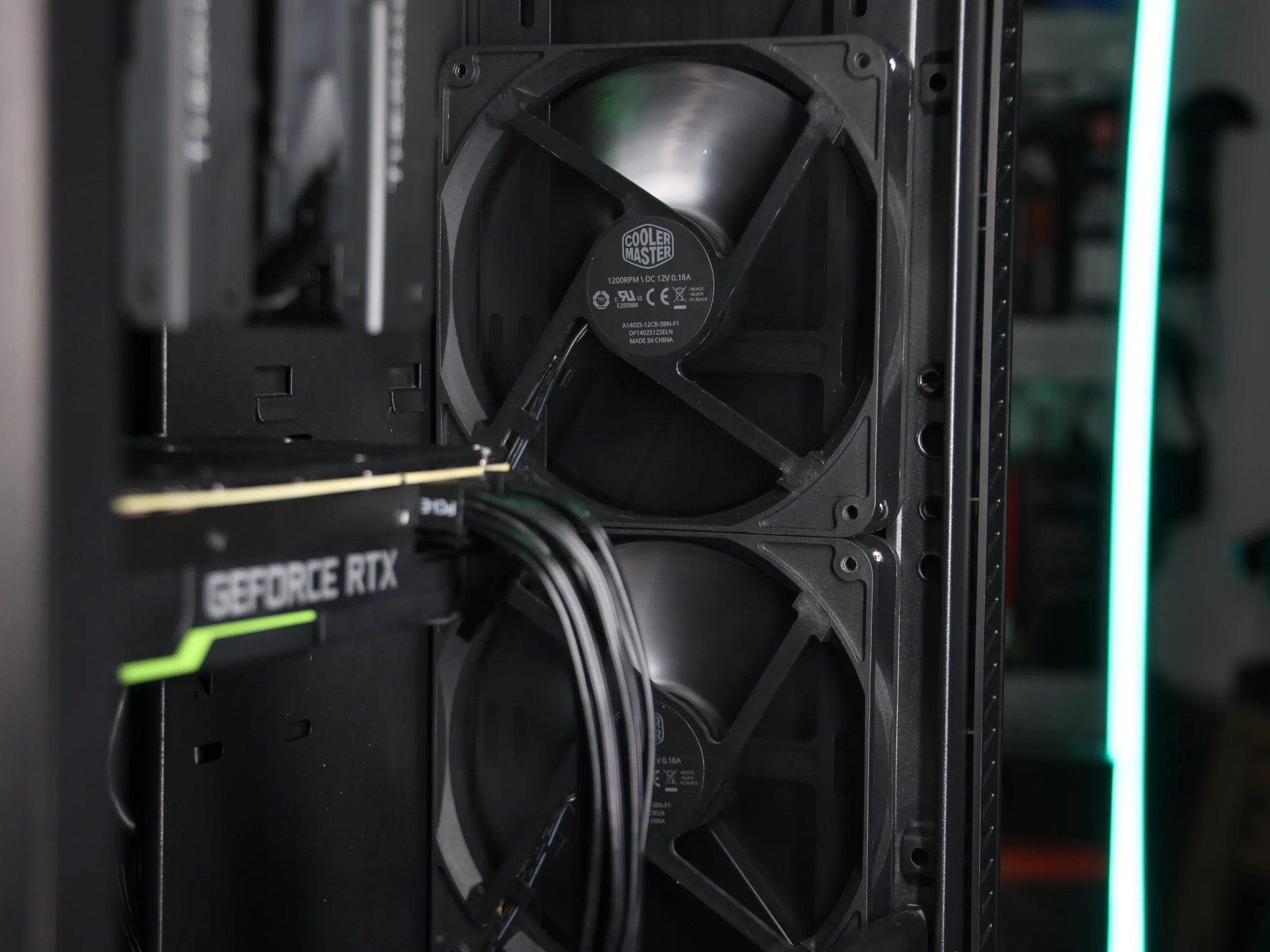 𝙒𝙍𝘼𝙏𝙃 // Core i5-9600K, RTX 2080 // Mid-Range Gaming PC