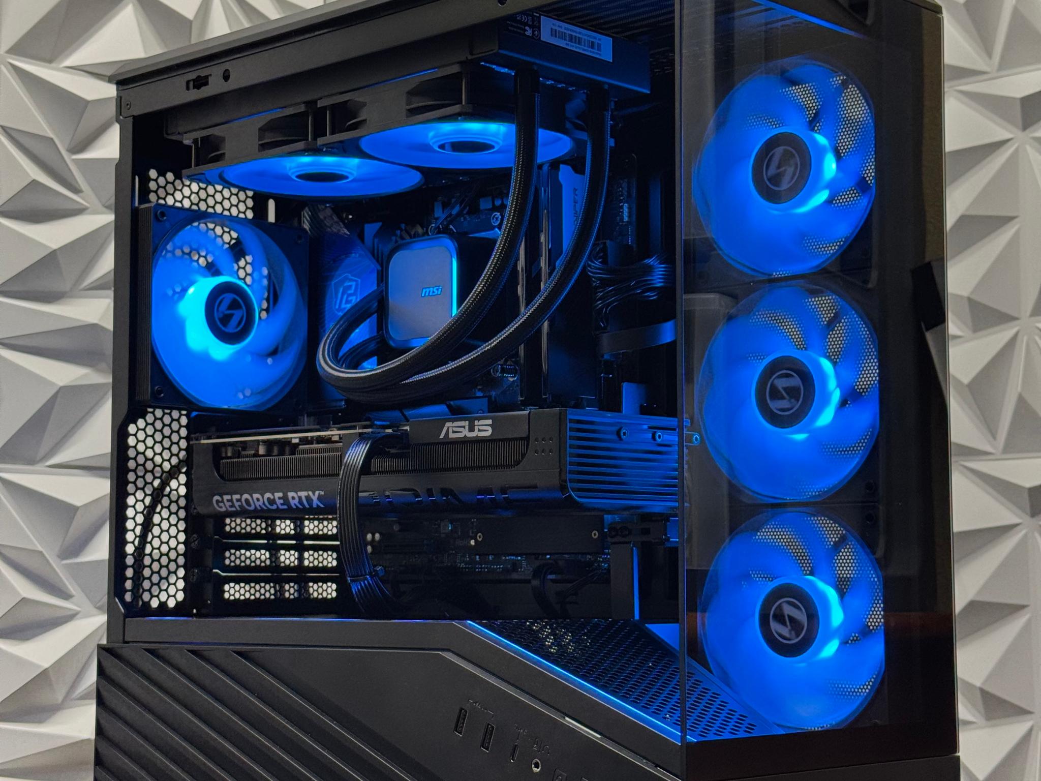 RTX 5070 / Ryzen 7 7700x / 32GB 6000MHz CL30 / 1TB storage / B850M / Windows 11 Pro