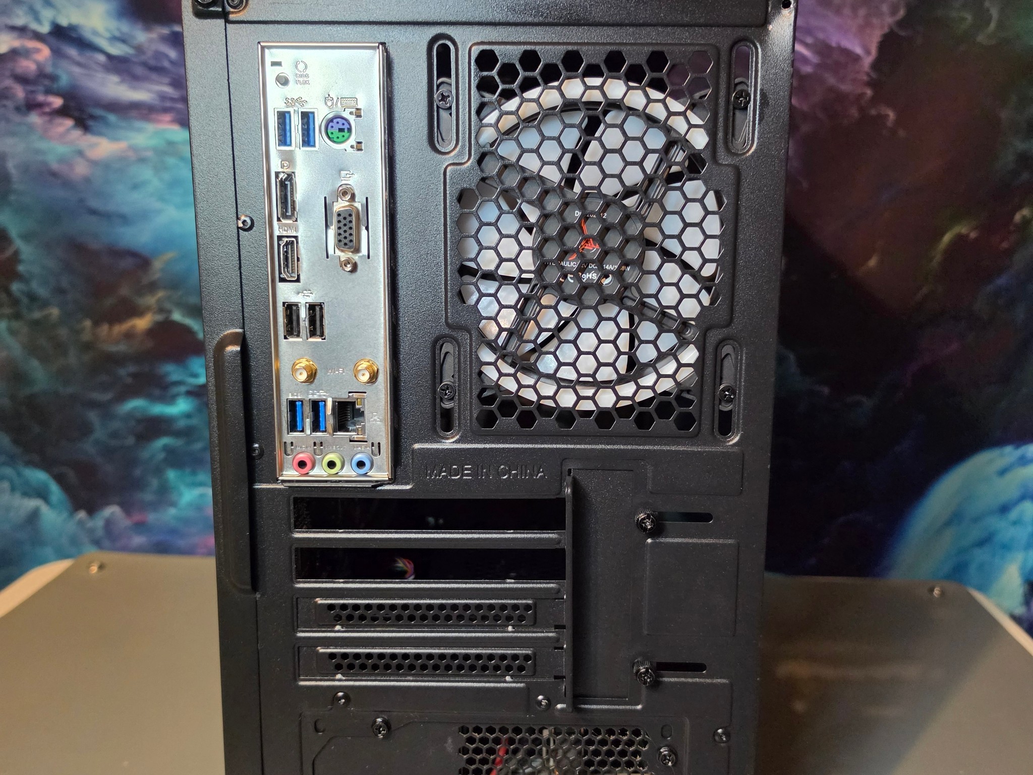 *READ* Ryzen 2200g + 16gb ddr4 Barebones PC Build #68