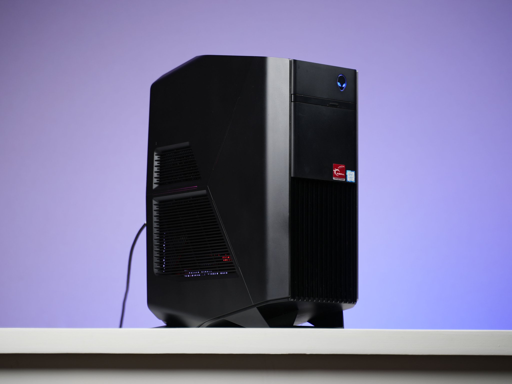 “Alienform 7” GTX 1070 Intel Core i7 7700 16GB .8TB Windows 11 Gaming PC Powerhouse